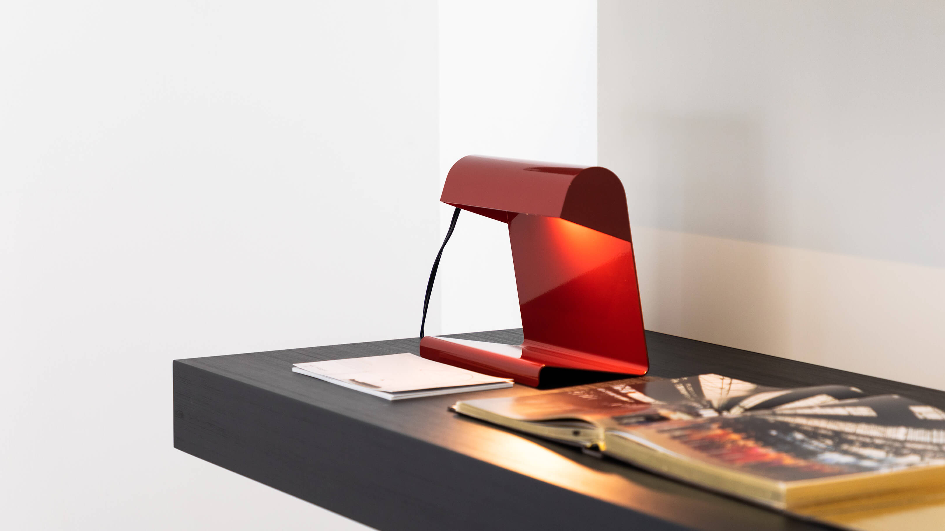 Japanese Red / Desktop / BlackMenu / Lampe de Bureau, designed by Jean Prouvé made by Vitra