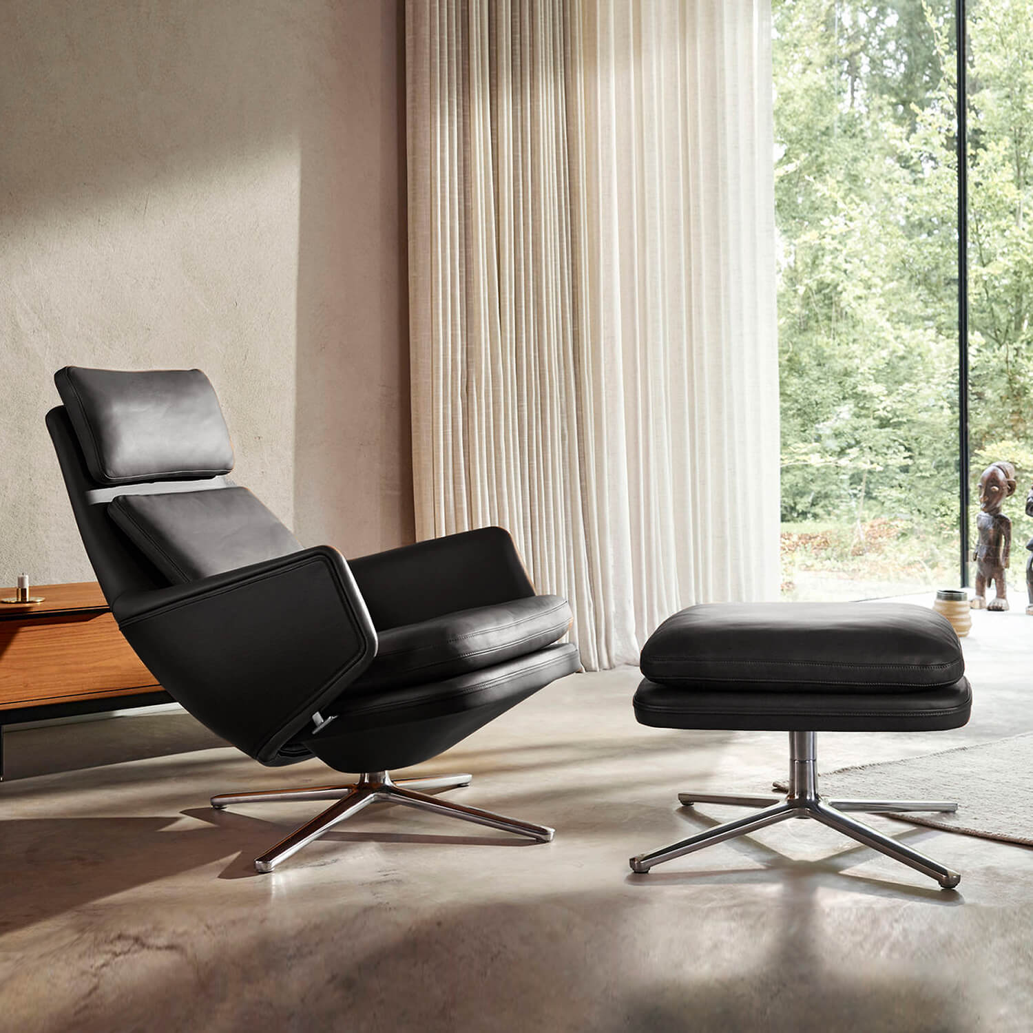 Chocolate Leather / Mobile / WhiteMenu / Grand Relax and Ottoman, designed by Antonio Citterio made by Vitra
