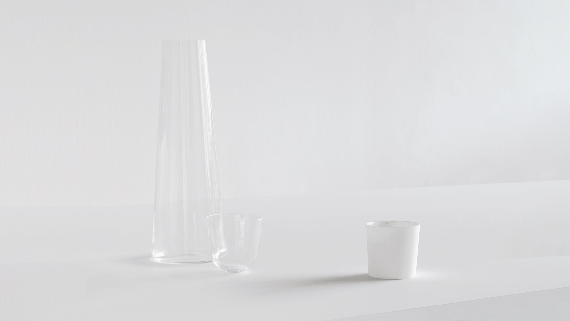 White Wine Glasses, Set of 2 / Desktop / BlackMenu / Vessels Glassware