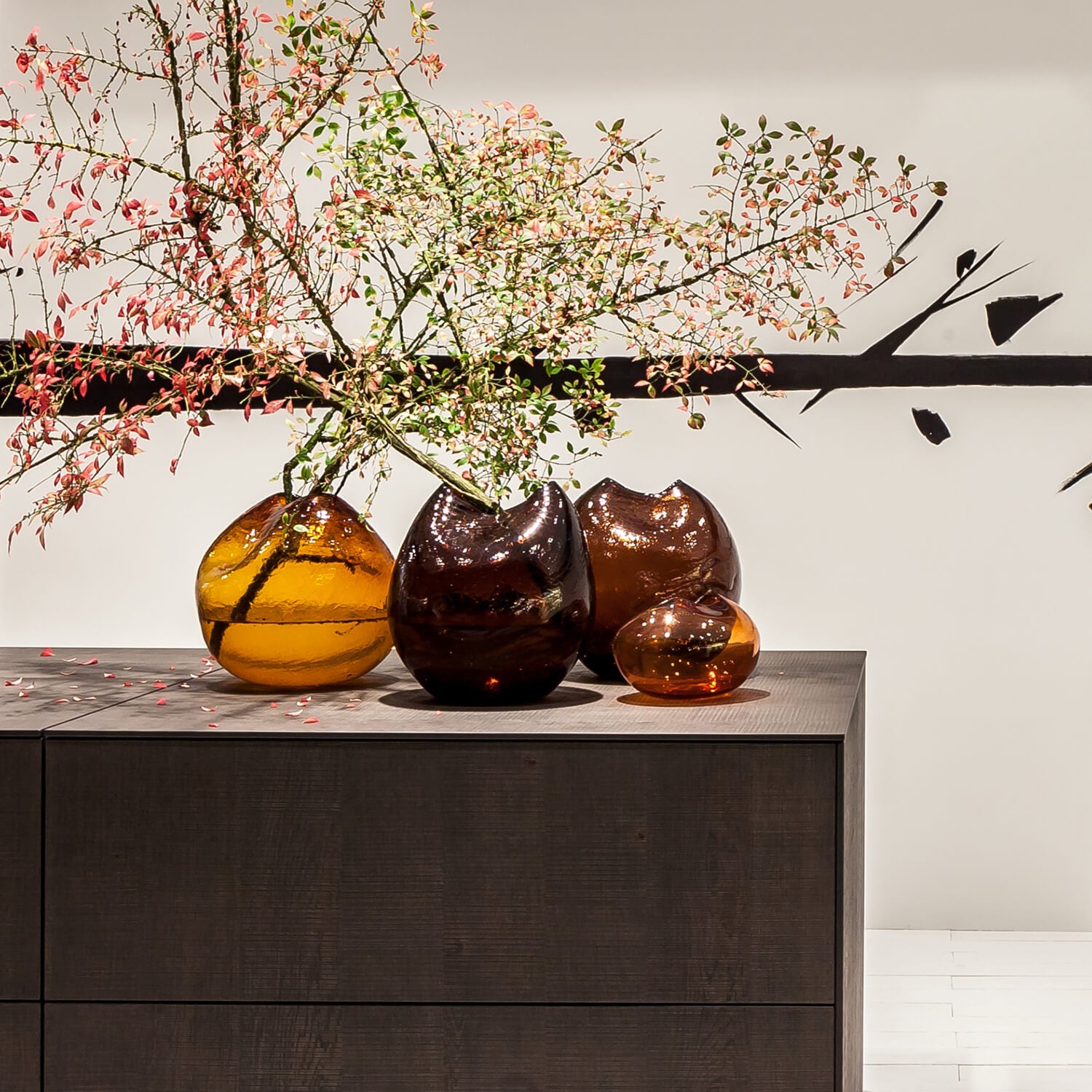 GeneralOption / Mobile / BlackMenu / Pebble Vase, designed by Kate Hume