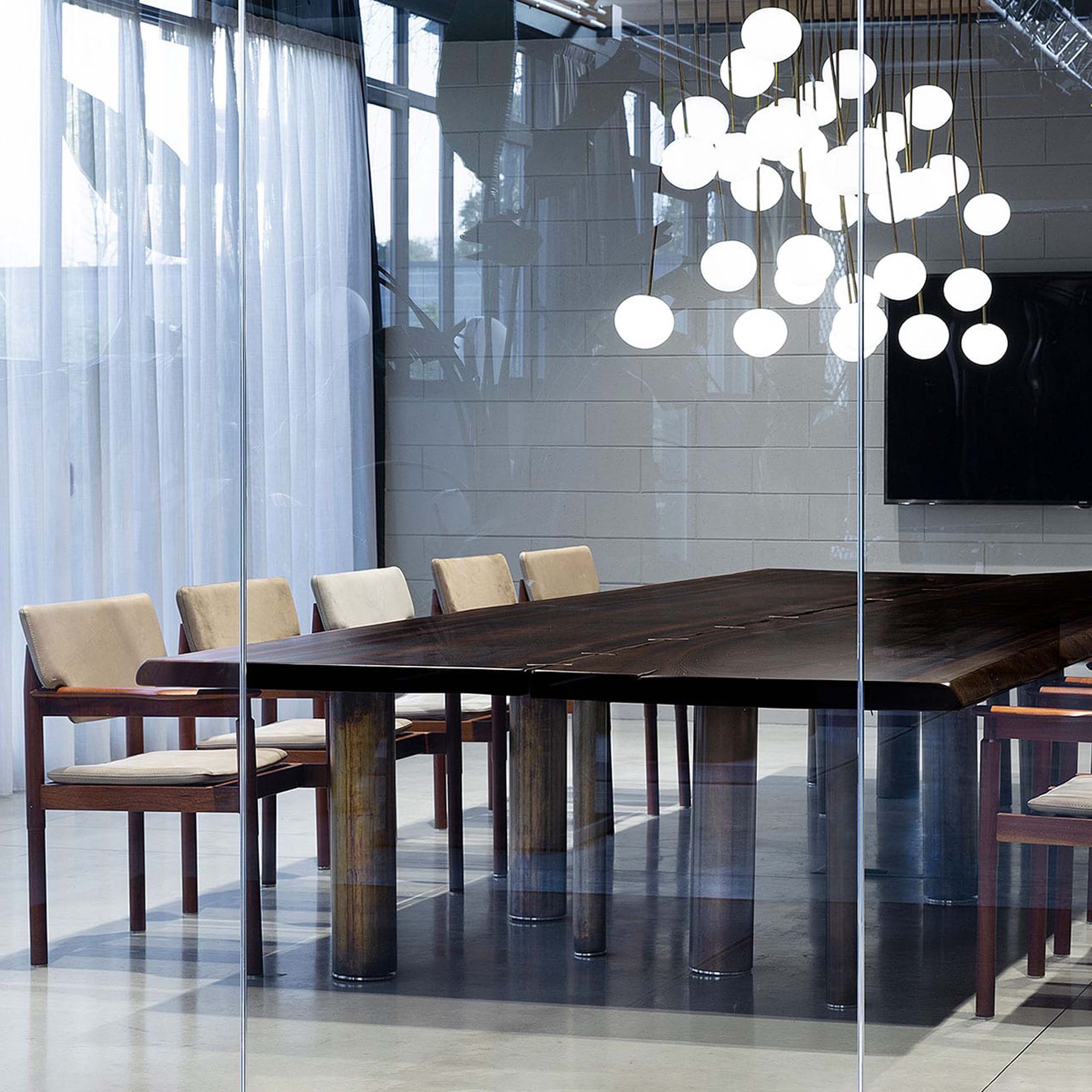Mobile / 10th Joint Dining Table by Exteta