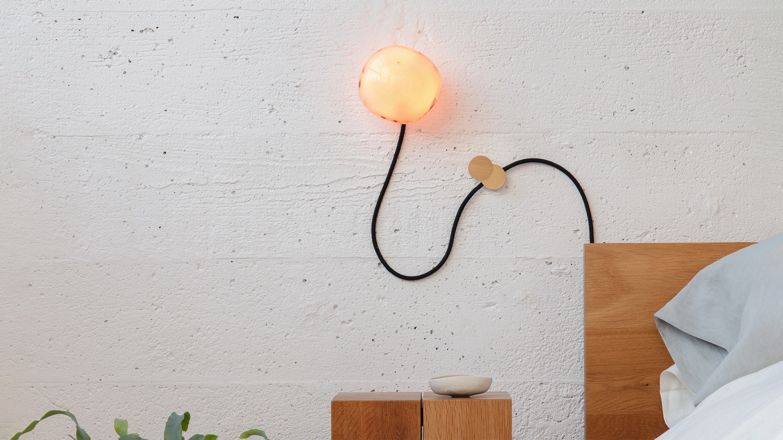 Desktop / 84Vt Table Lamp, designed by Omer Arbel for Bocci