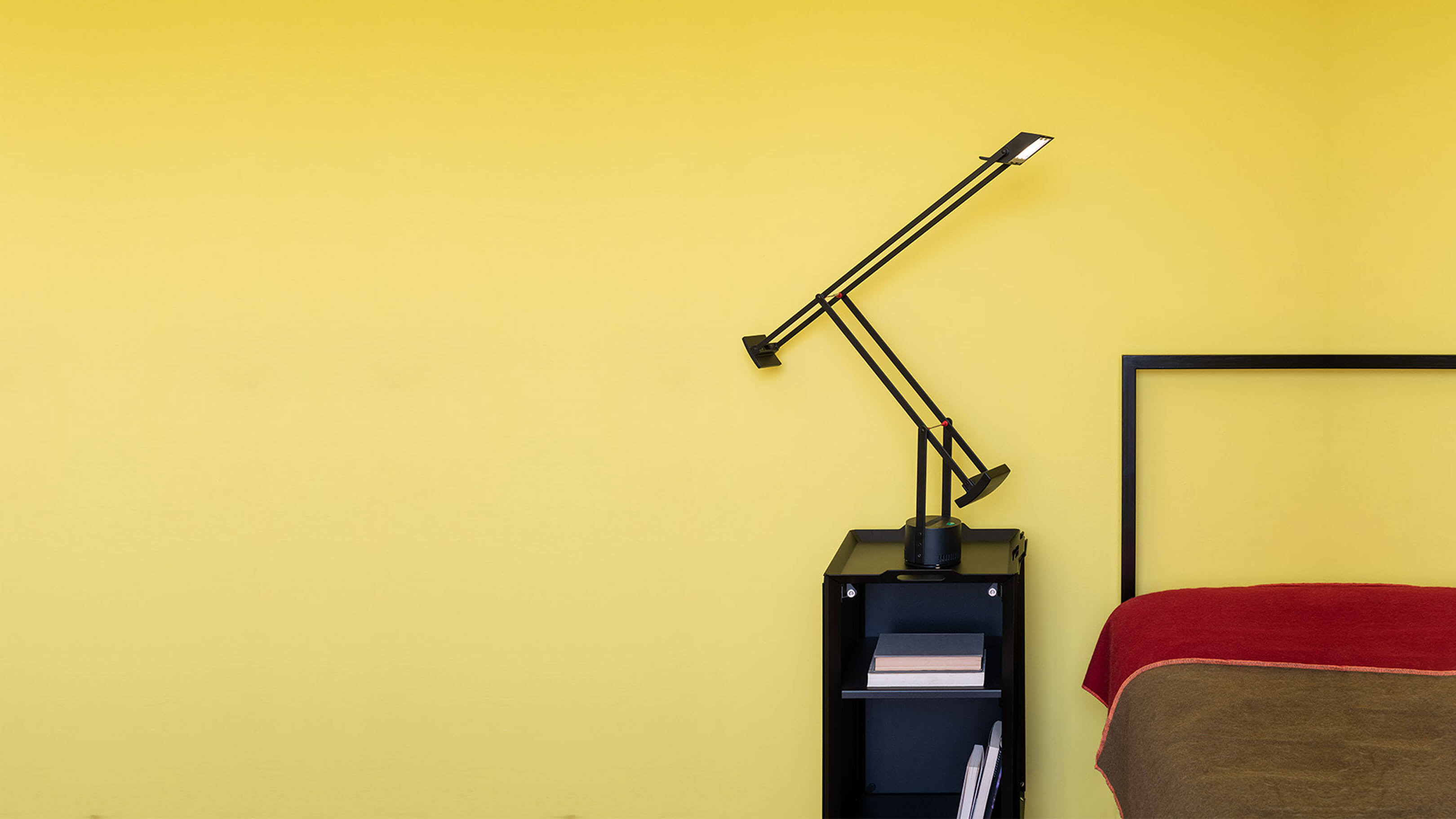 Desktop / BlackMenu / Tizio Desk Lamp, designed by Richard Sapper