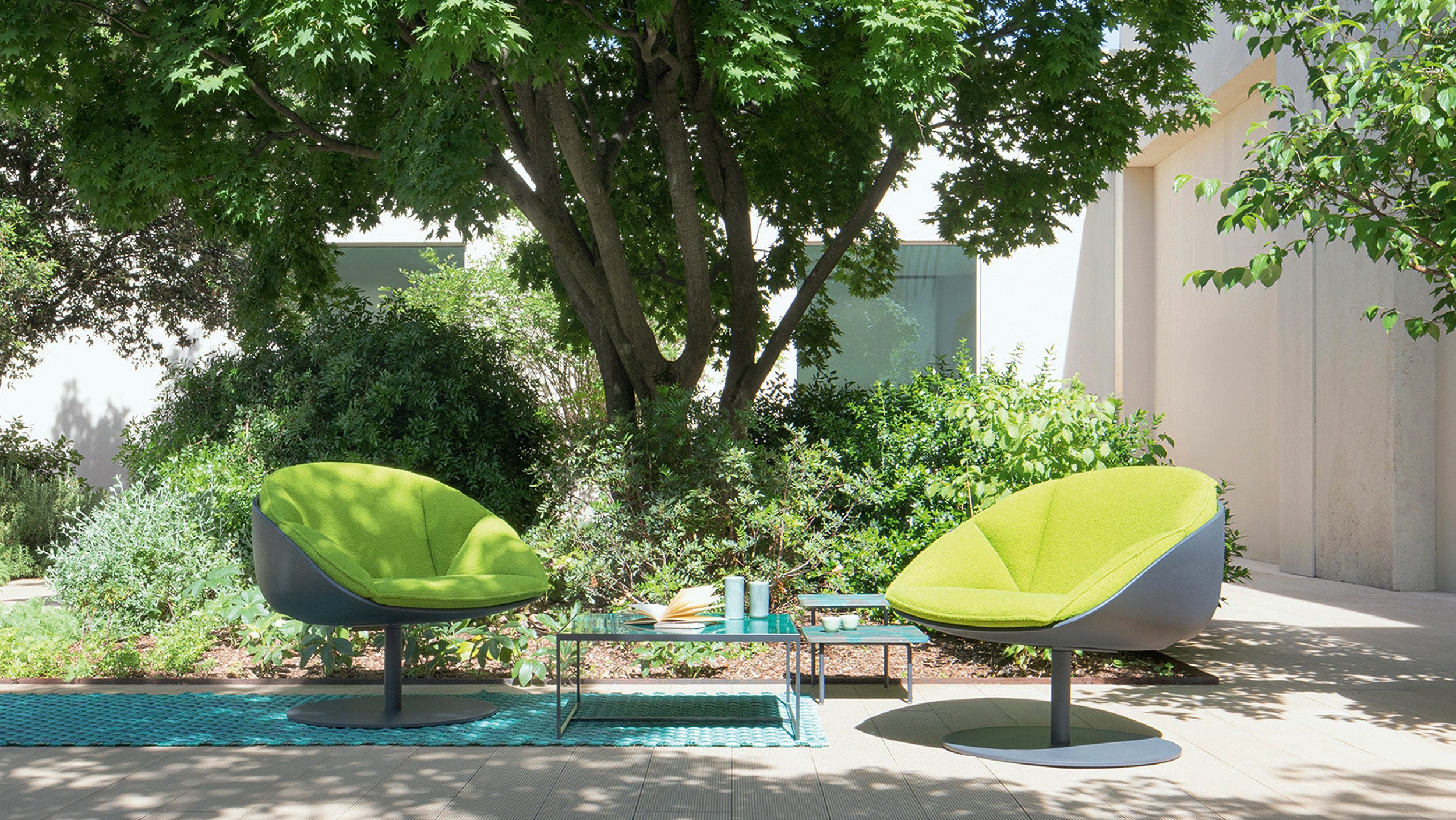 Desktop / Amable Swivel Lounge Chair, designed by Victor Carrasco for Paola Lenti
