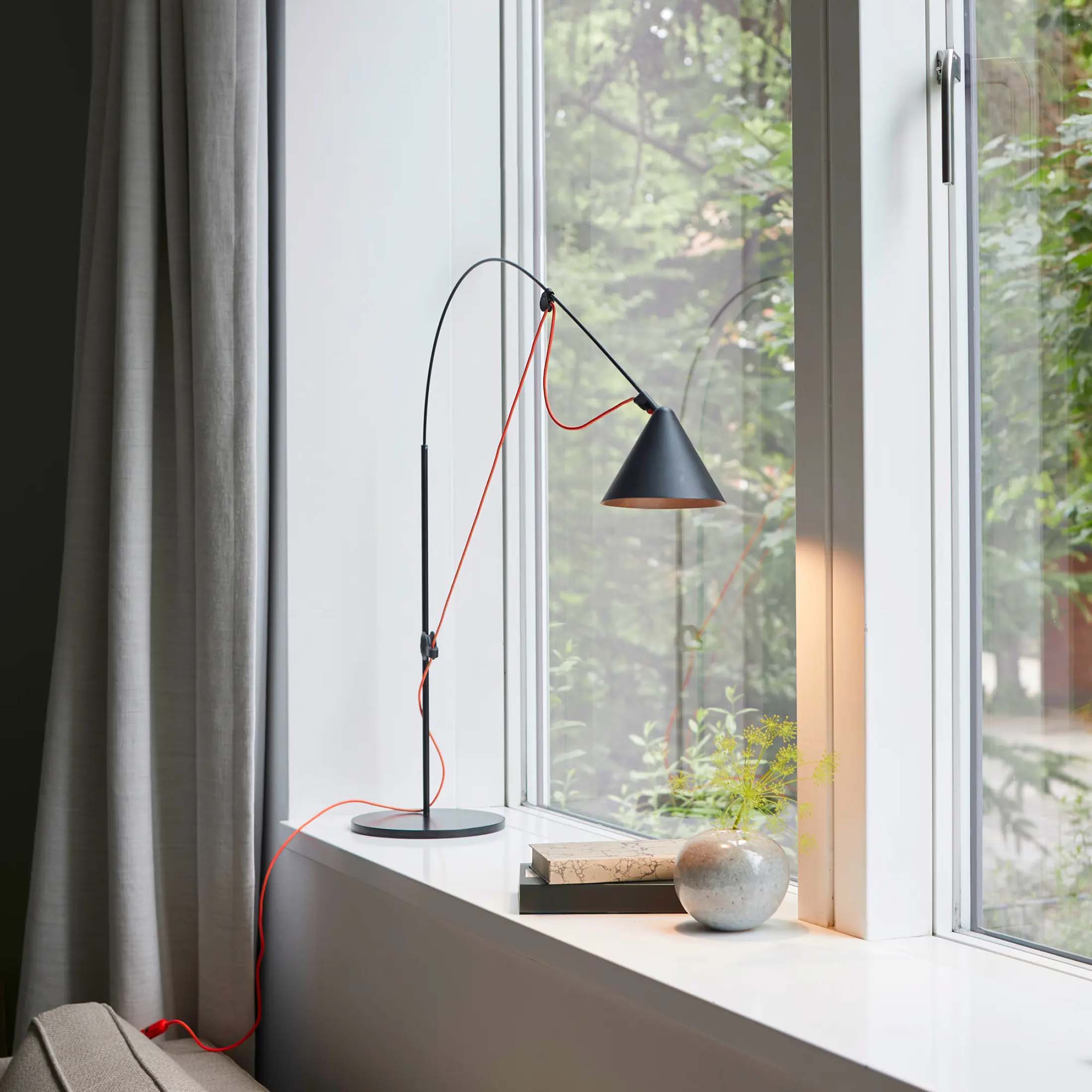 フロアスタンド Midgard Ayno Floor Lamp Grey Orange Midgard Ayno Floor Lamp by Stefan Diez – Luminaire