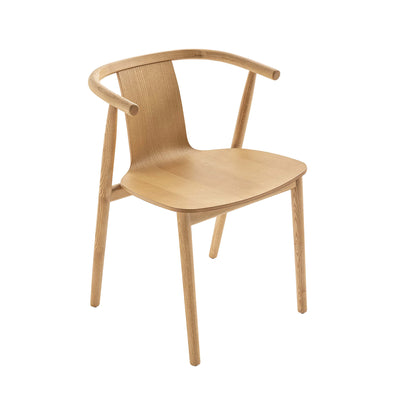 Cappellini Bac Chair by Jasper Morrison. A light wood chair with curved armrests and a smooth seat.