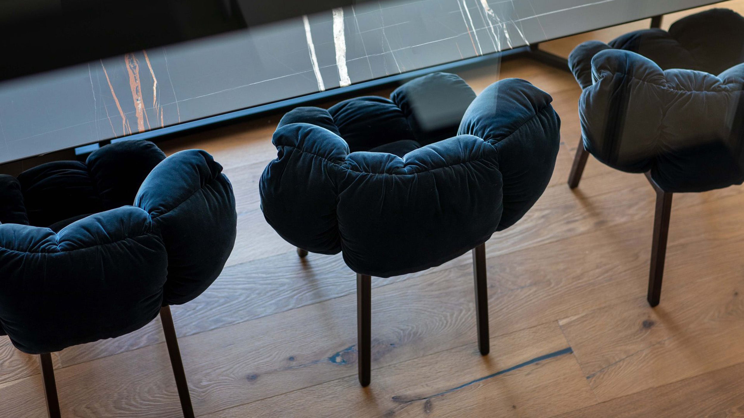 Desktop / BlackMenu / Blue Velvet Armchair, designed by Fernando & Humberto Campana