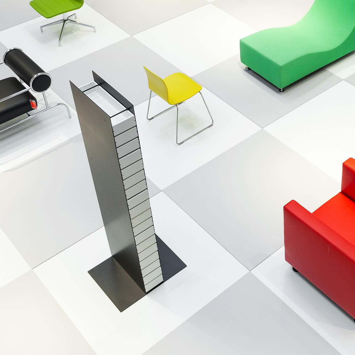 Mobile / BlackMenu / Dinah Chest of Drawers