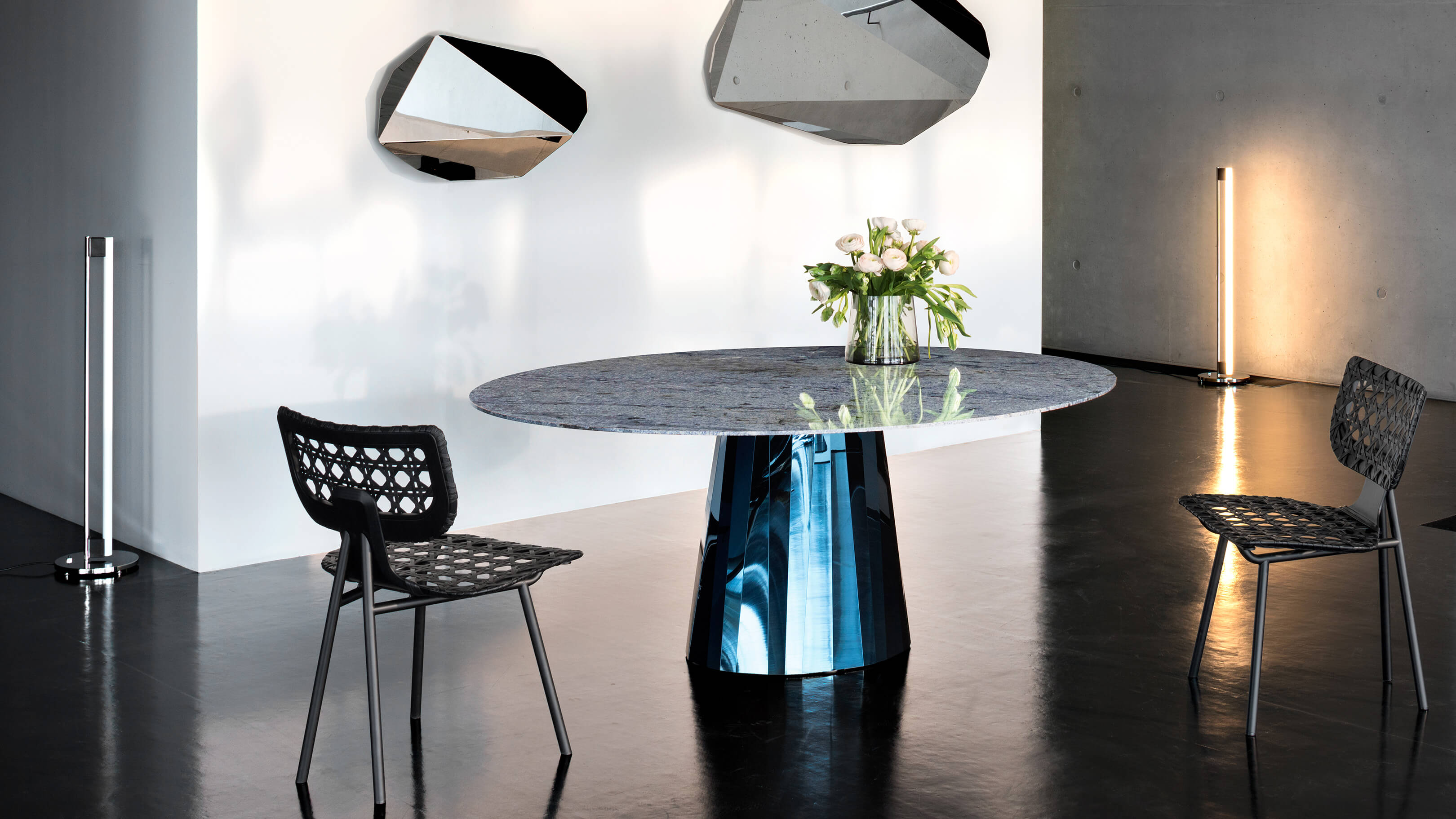 Desktop / BlackMenu / Tube Light Floor Lamp, designed by Eileen Gray