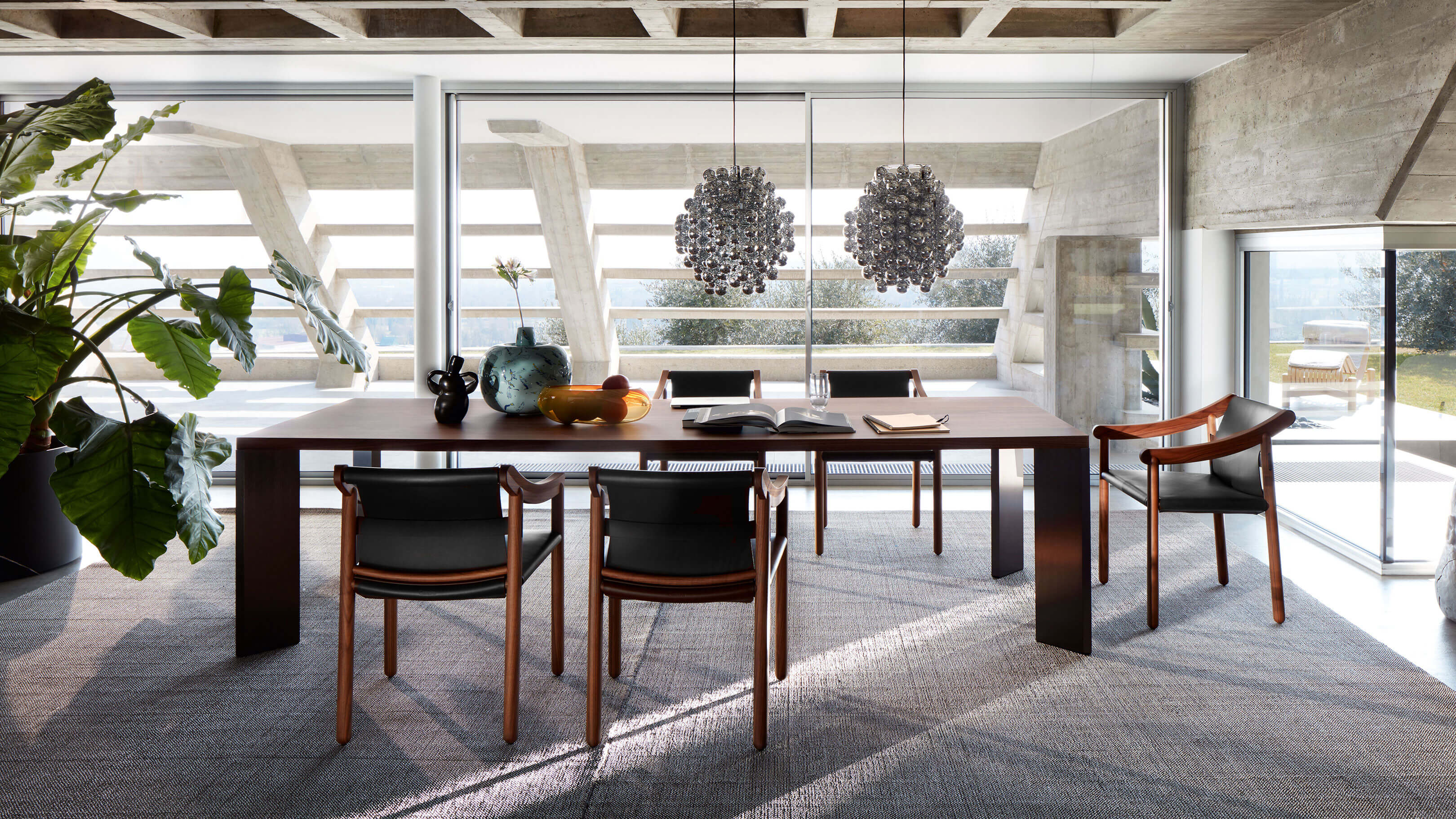 Desktop / BlackMenu / 905 Armchair, designed by Vico Magistretti made by Cassina