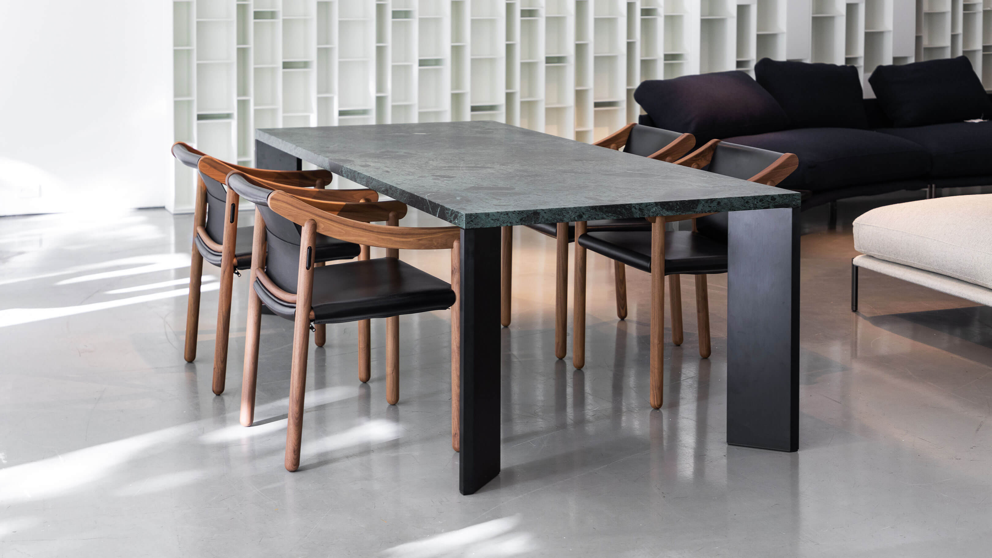 Desktop / BlackMenu / 905 Armchair, designed by Vico Magistretti made by Cassina