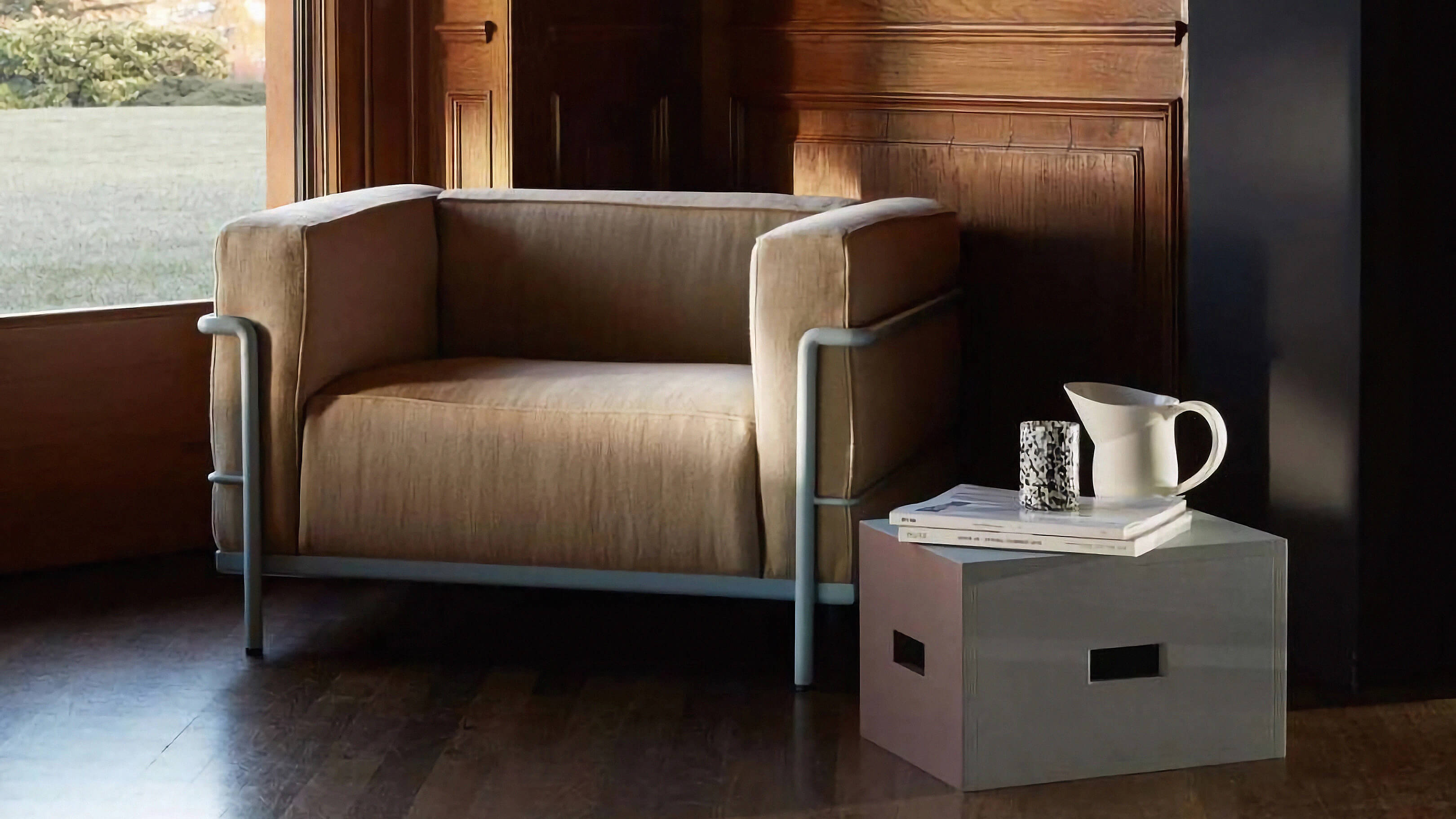 Desktop / WhiteMenu / LC3 Outdoor, designed by Le Corbusier, Pierre Jeanneret and Charlotte Perriand made by Cassina