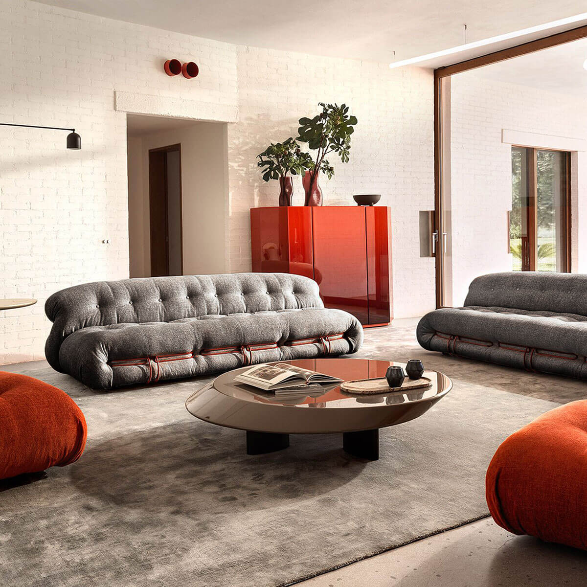 Luxor Fucile Fabric - Red Frame / Mobile / BlackMenu / Soriana Sofa, designed by Afra and Tobia Scarpa made by Cassina