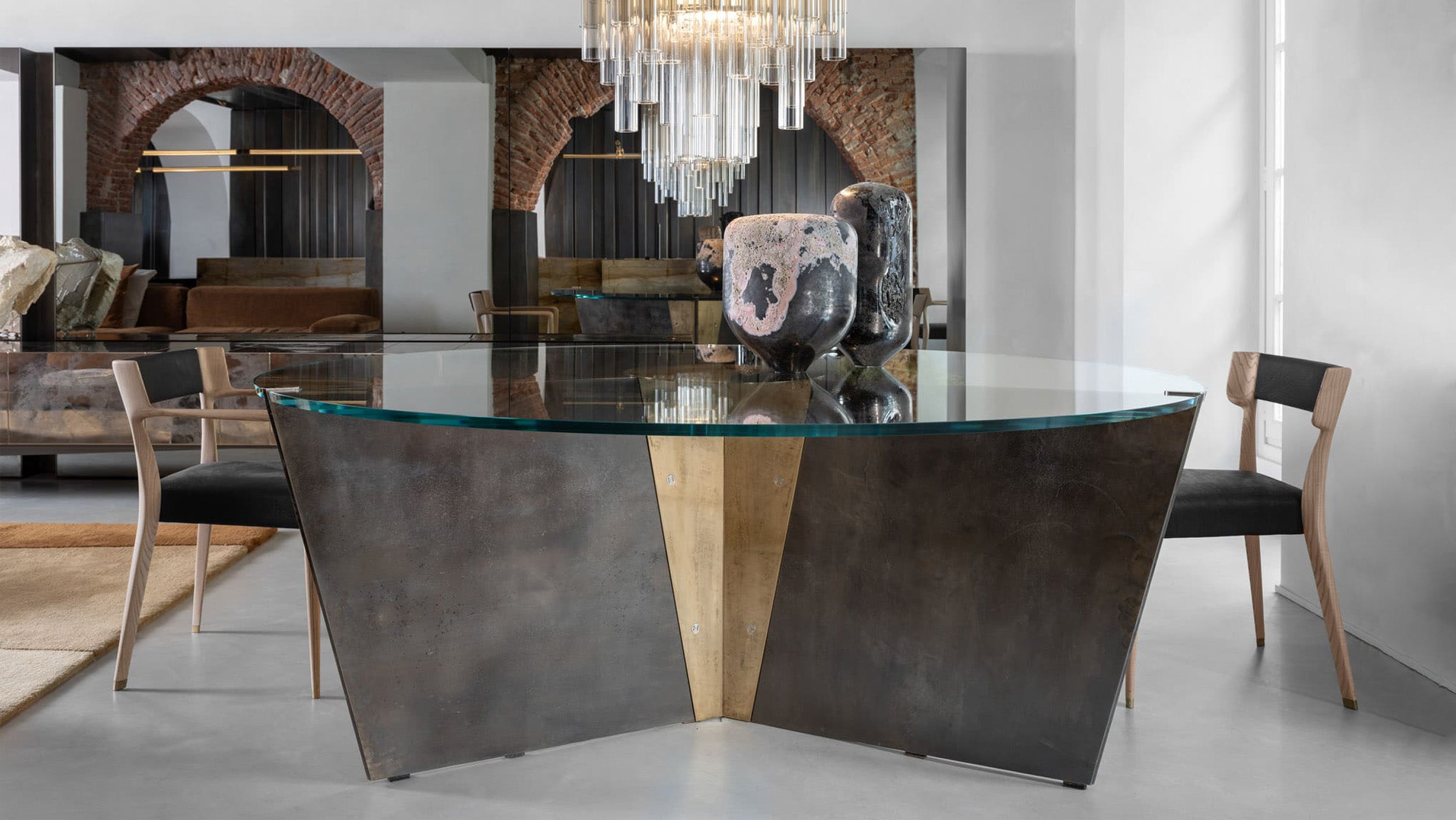 Desktop / Chair Va, designed by Ugo Cacciatori for Henge