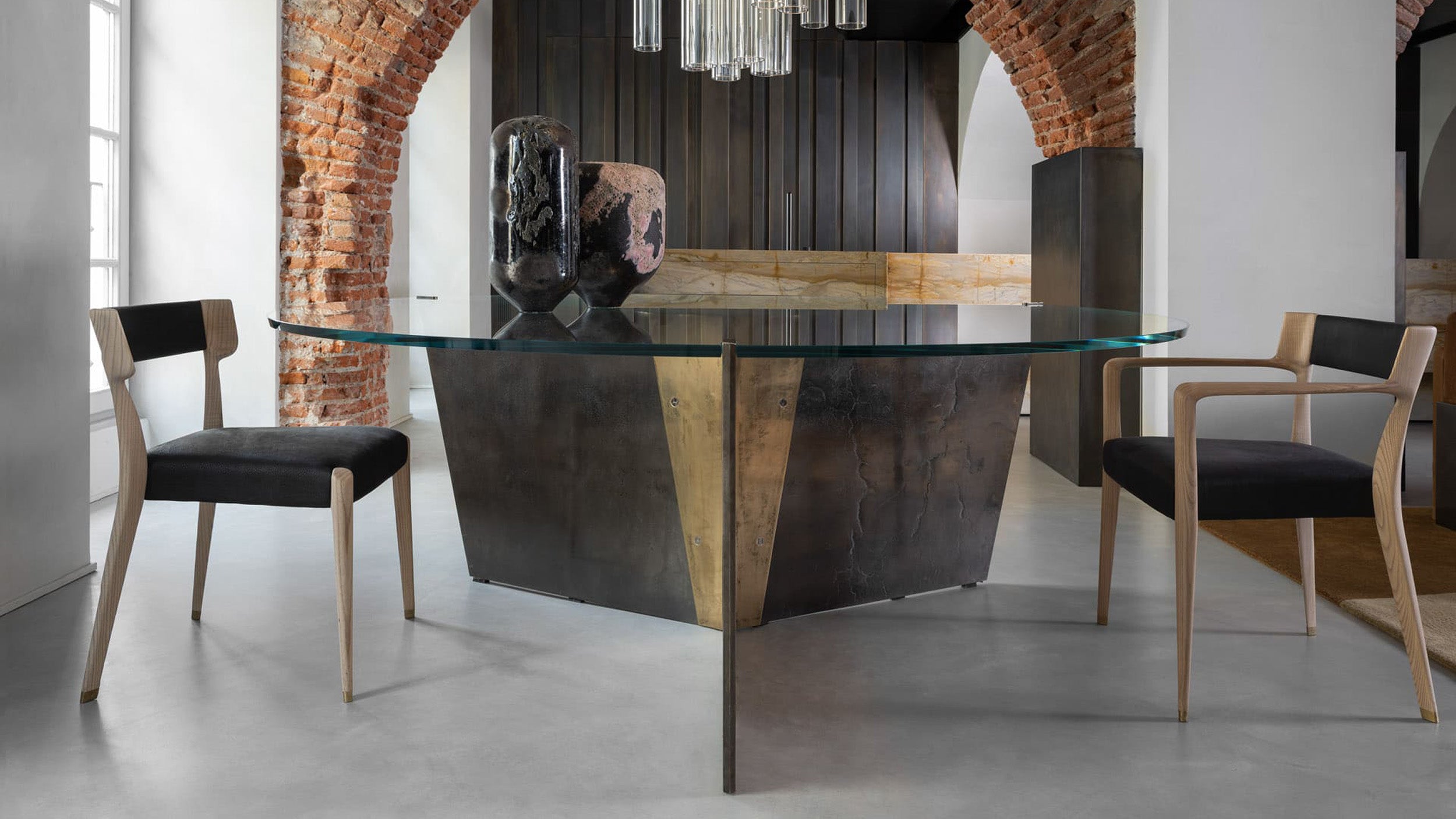 Desktop / Chair Va, designed by Ugo Cacciatori for Henge