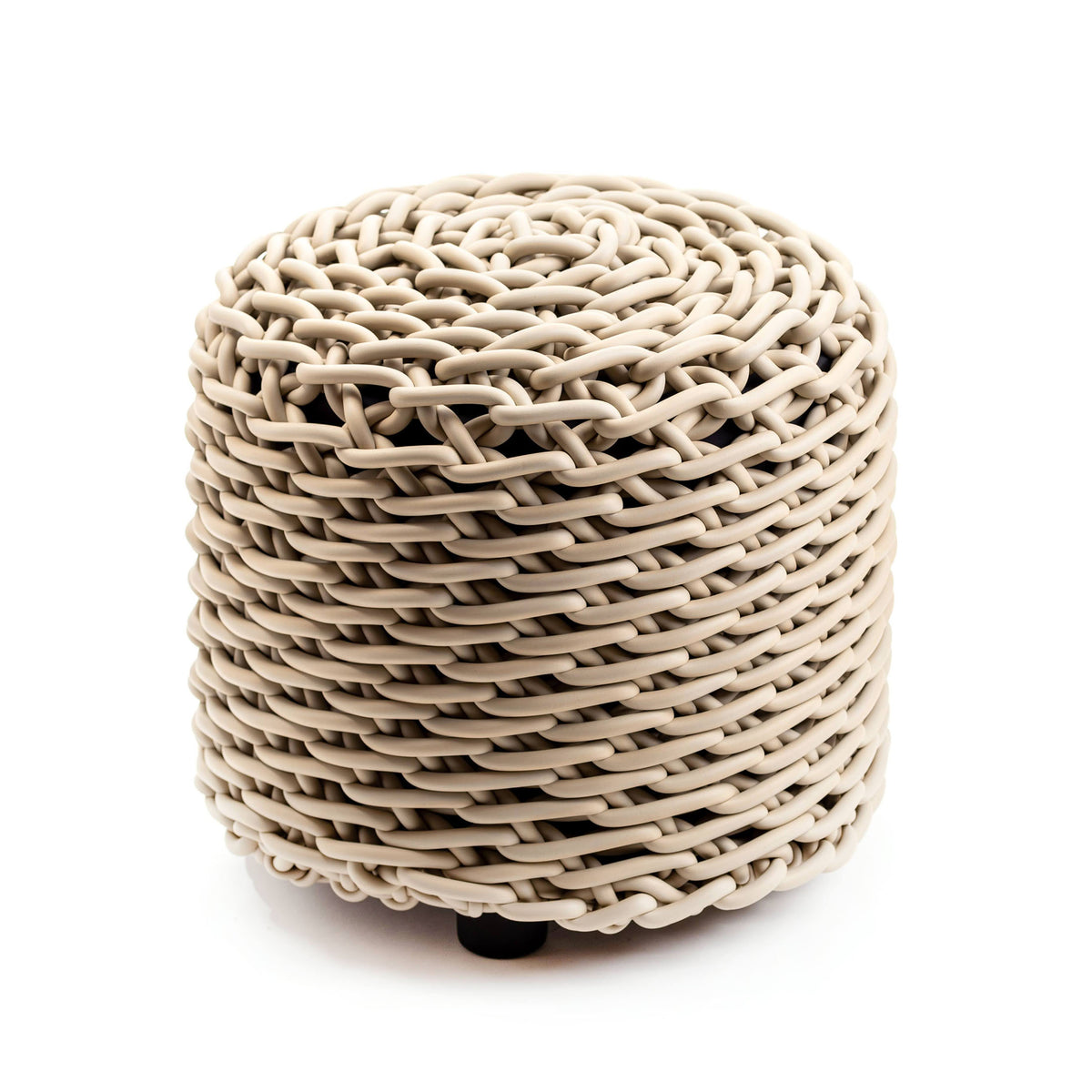 COVO Cilindro Pouf. A cylindrical object made of tightly woven cream-colored rope coils sits on small black feet.