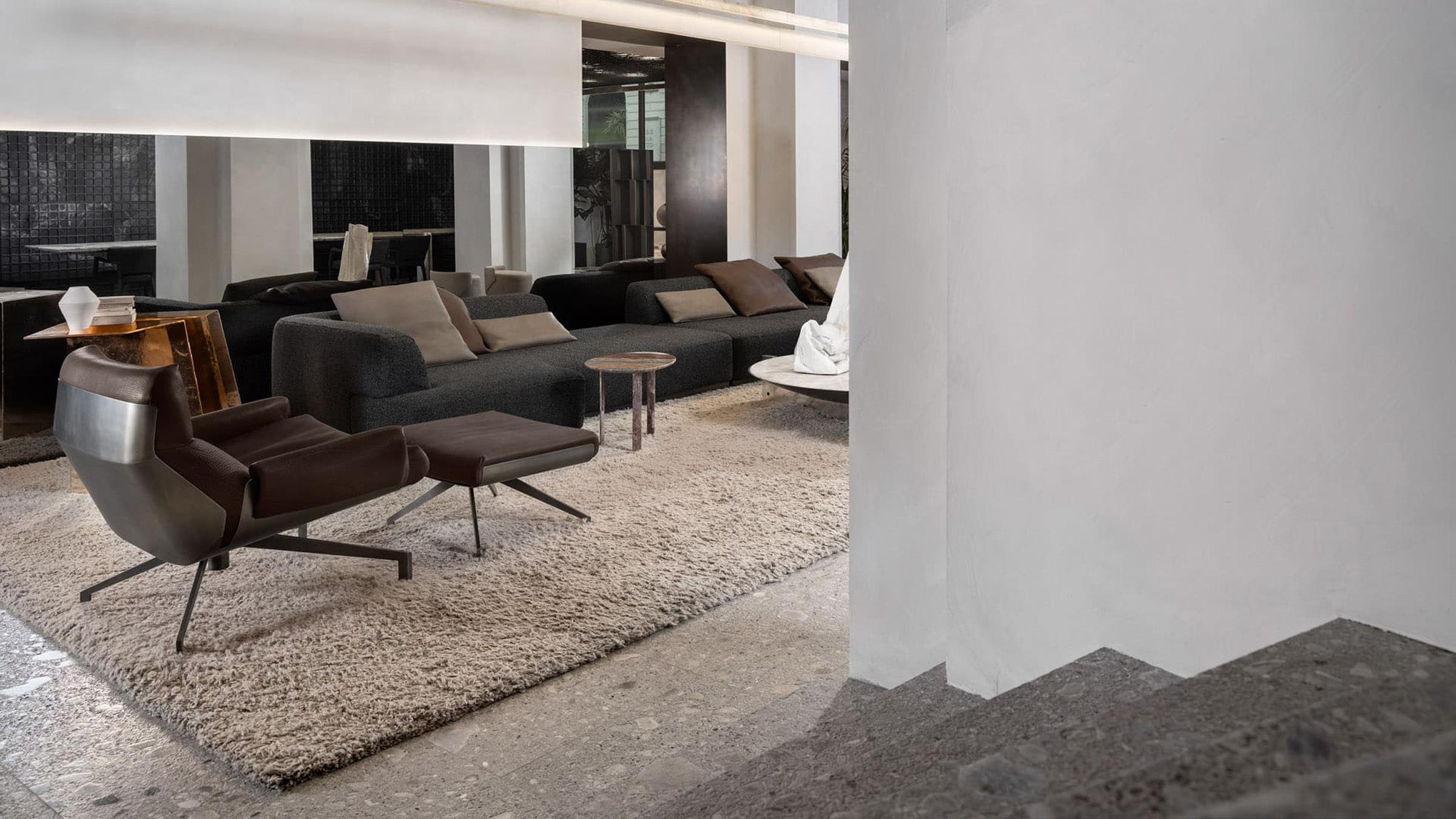 Henge Armchair Club 57 Swivel Armchair