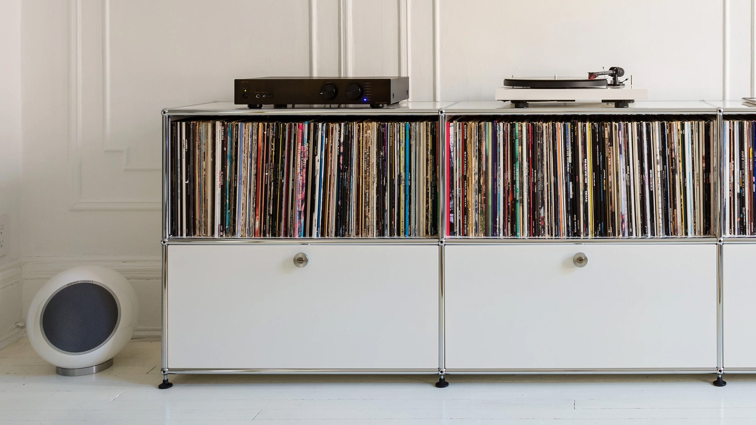Desktop / Credenza (C2A), made by USM Haller