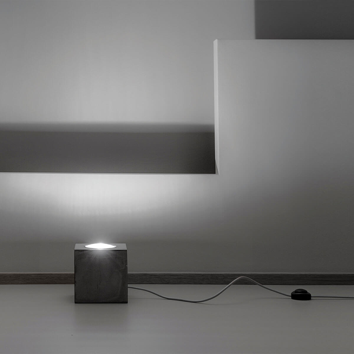Mobile / WhiteMenu / Q Floor Lamp, designed by Alberto Zattin