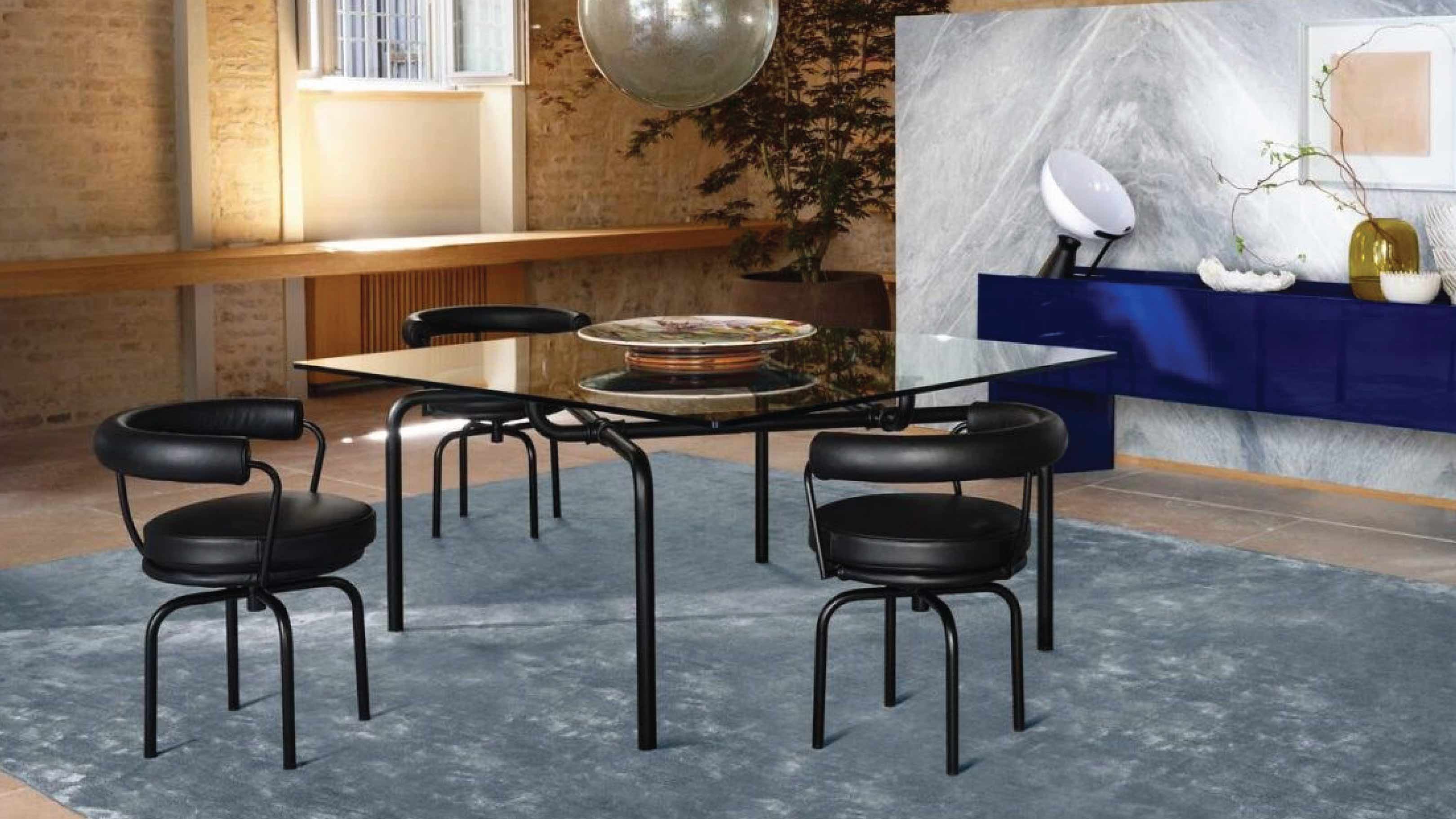 Desktop / WhiteMenu / Edison, designed by Vico-Magistretti made by Cassina