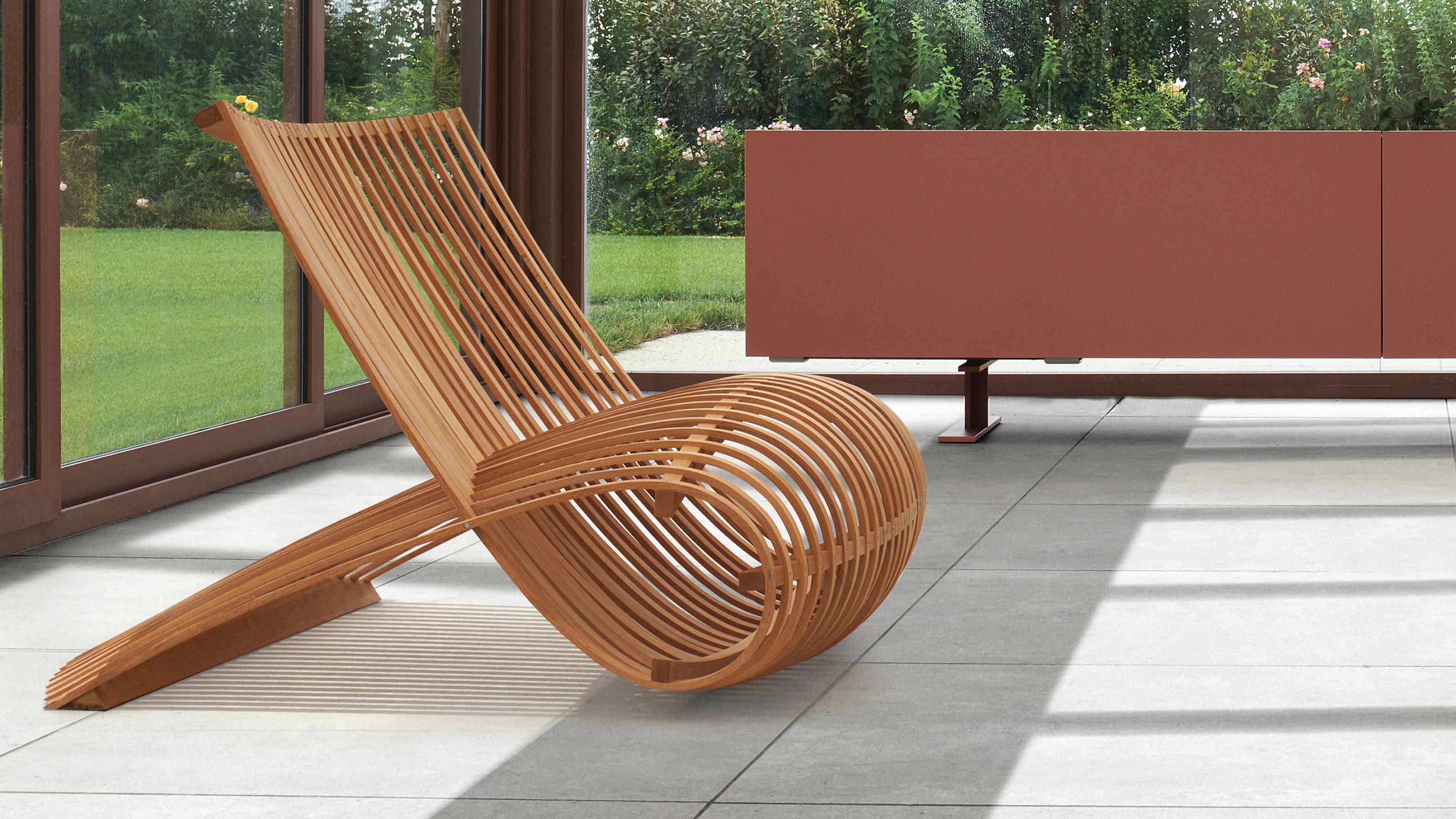 Desktop / WhiteMenu / Wooden-Chair, designed by Marc-Newson, made by Cappellini