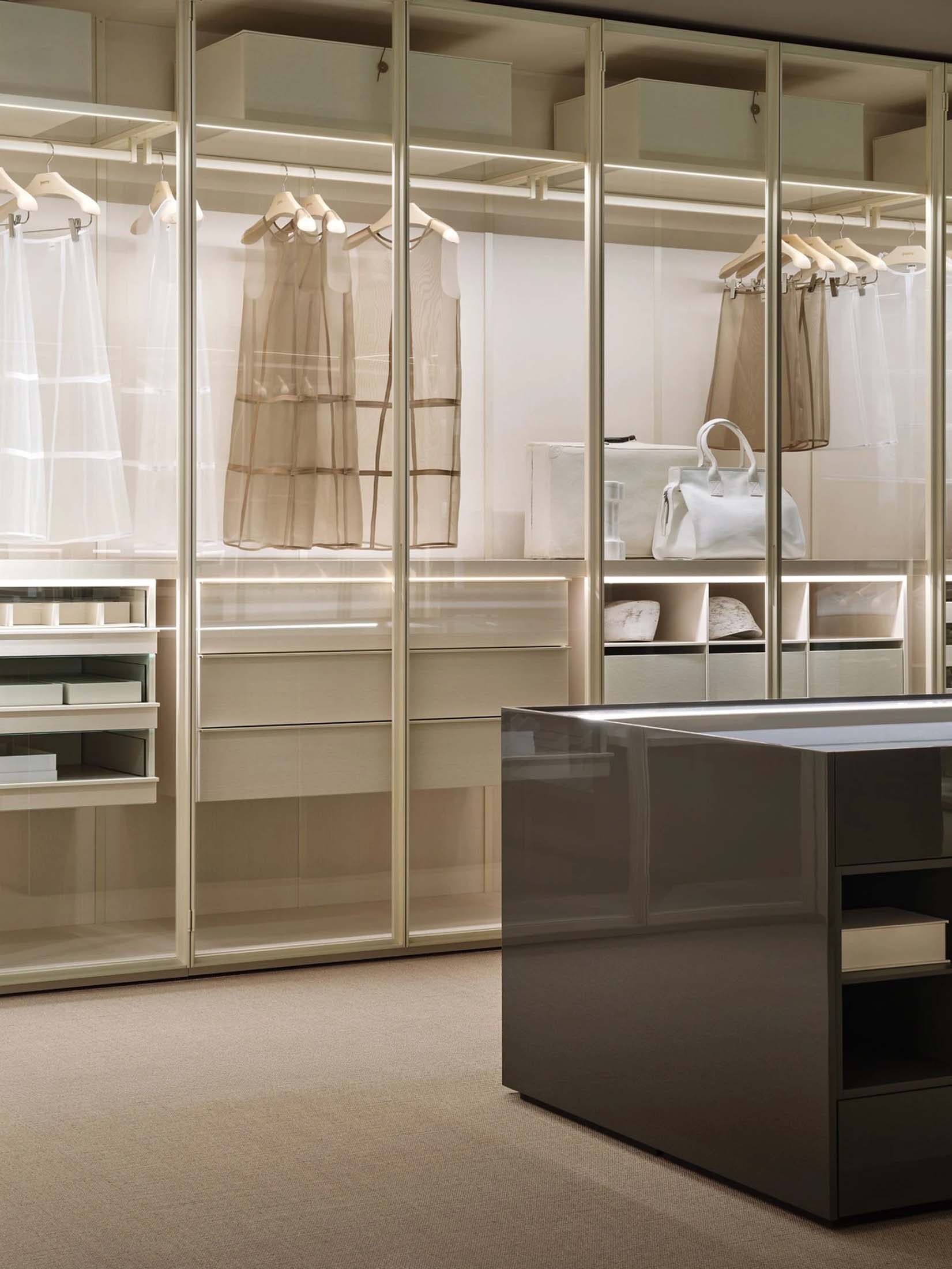 Dressing room - Storage Closet by Porro