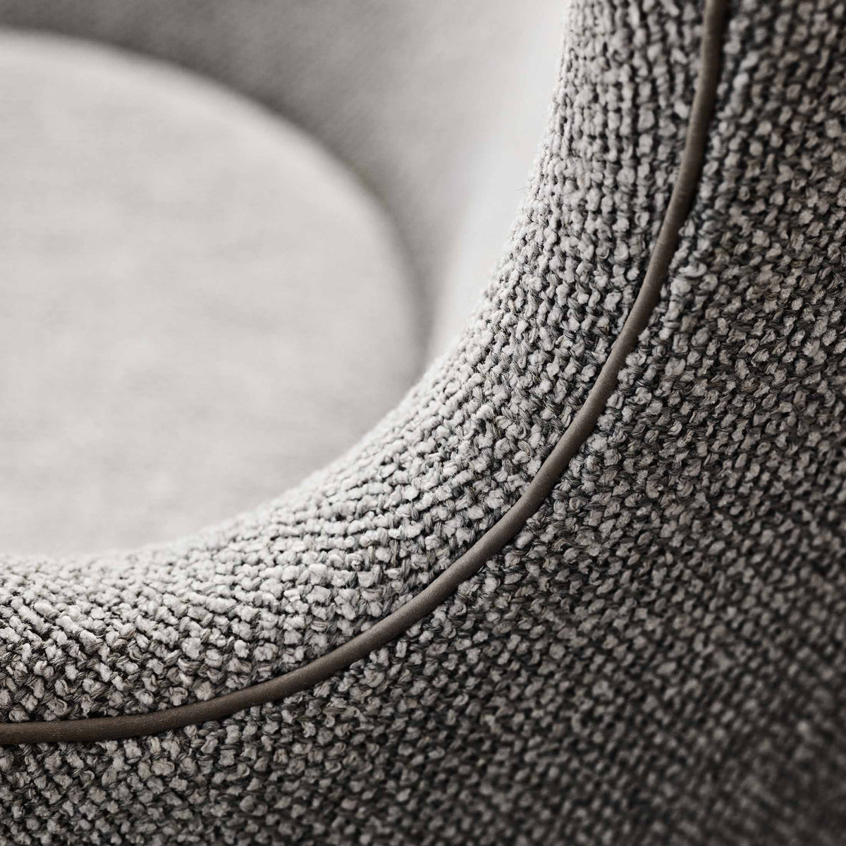 Fritz Hansen Egg™ Chair - 3316 by Arne Jacobsen. Gray textured fabric curves smoothly with a subtle piping detail.