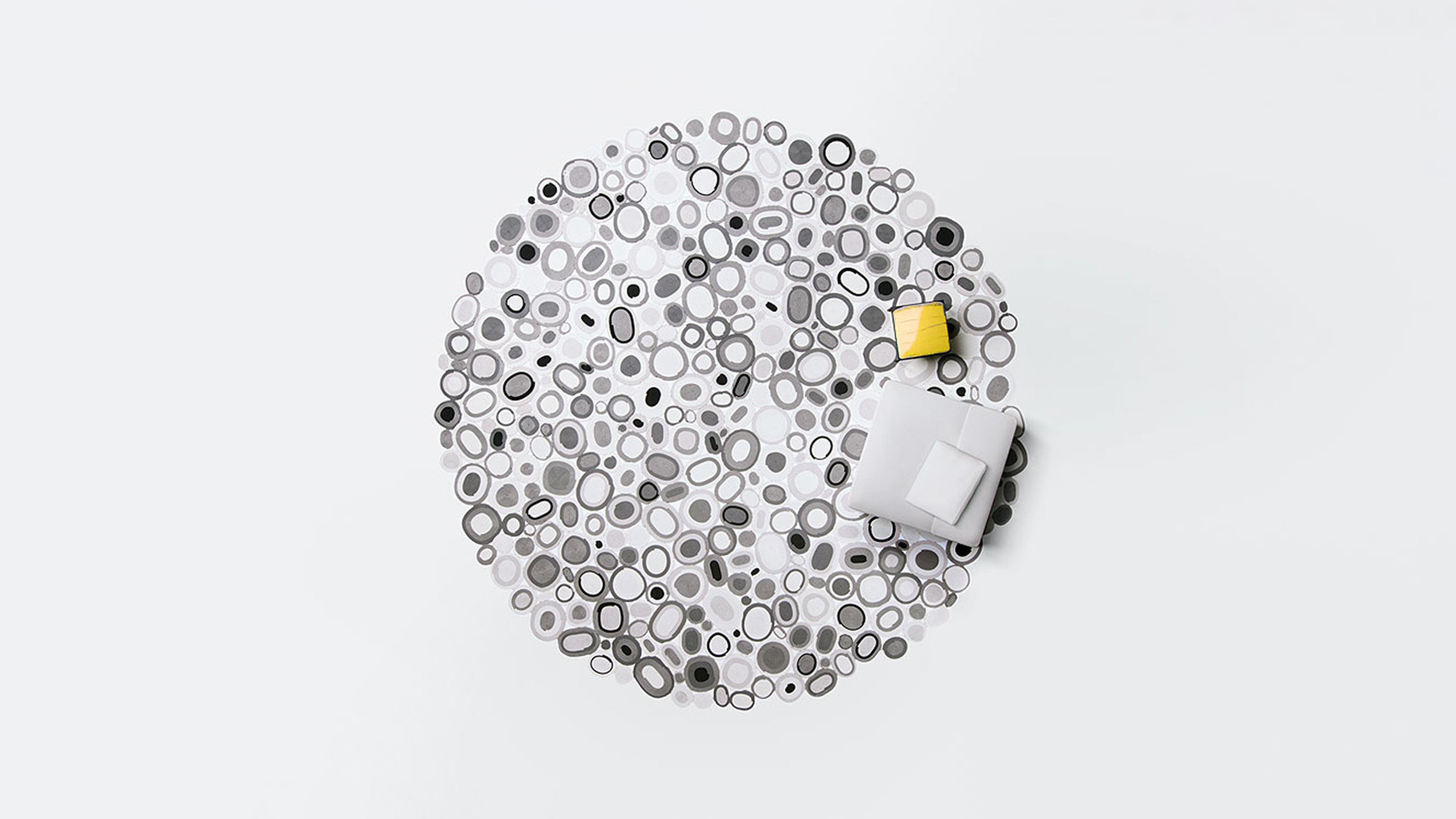 Desktop / Ellissi Rug, designed by CRS for Paola Lenti