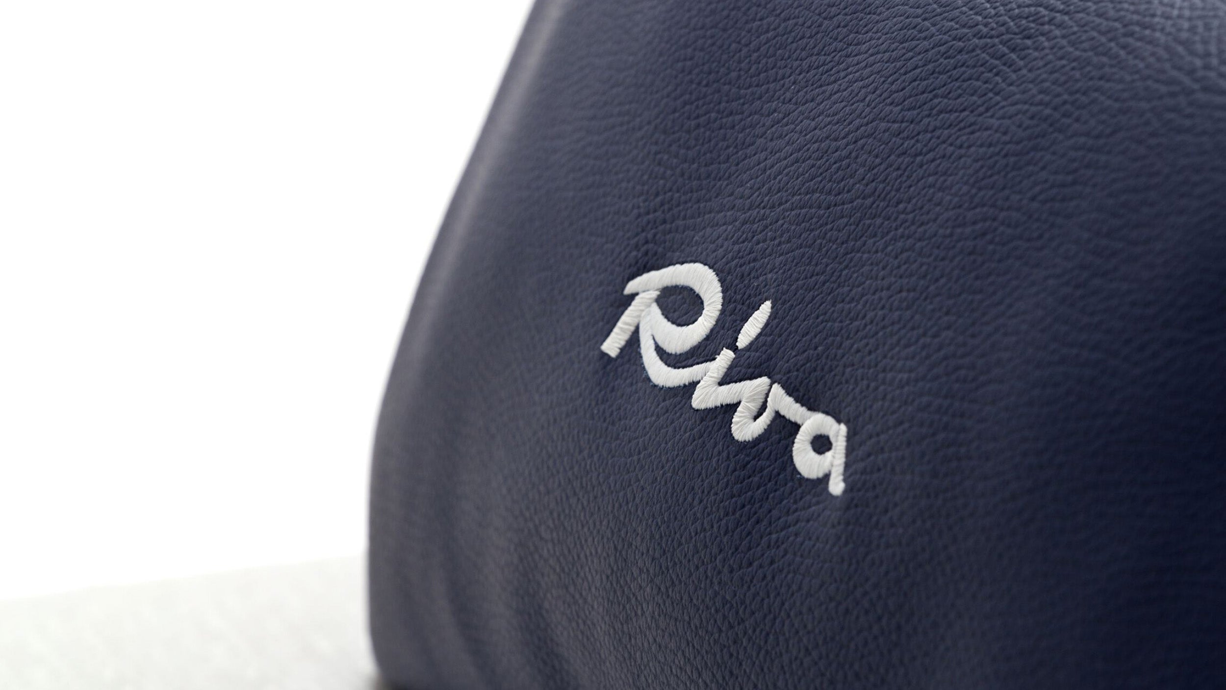 Desktop / EXTETA x RIVA Lounge Chair