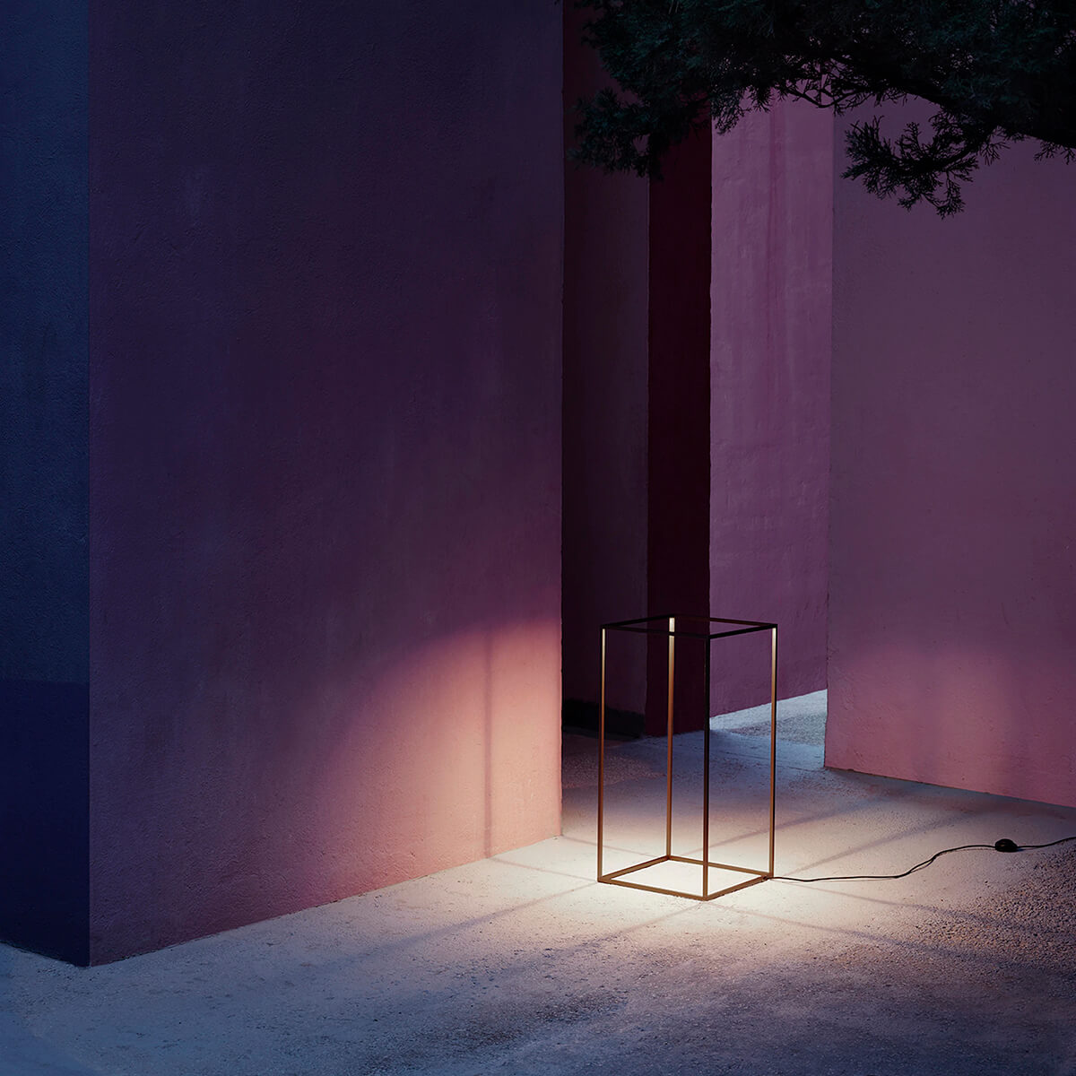  Mobile / WhiteMenu / Ipnos Floor Lamp, designed by Nicoletta Rossi and Guido Bianche made by Flos