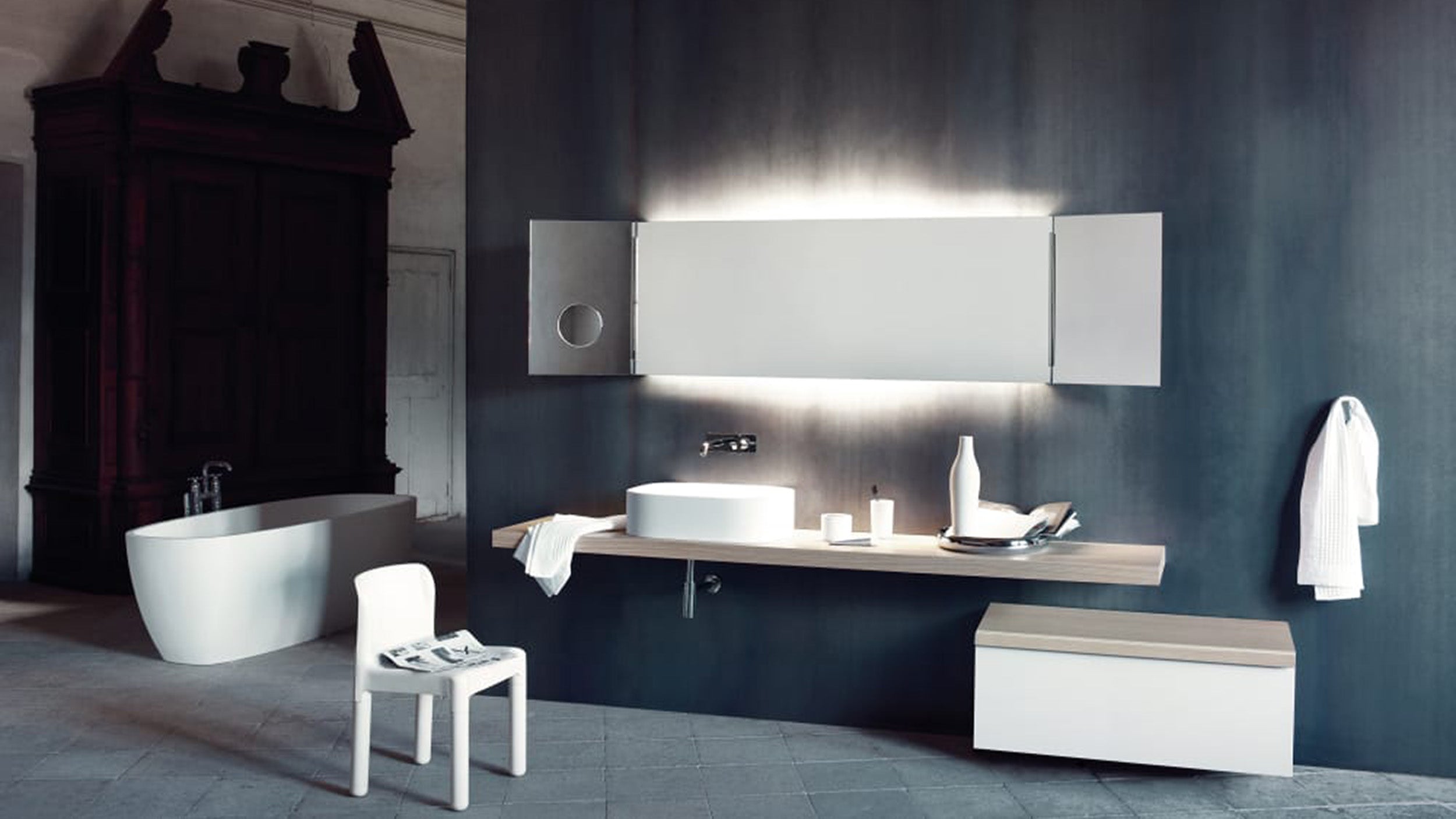 Desktop / Flat X, designed by Benedini Associati for Agape