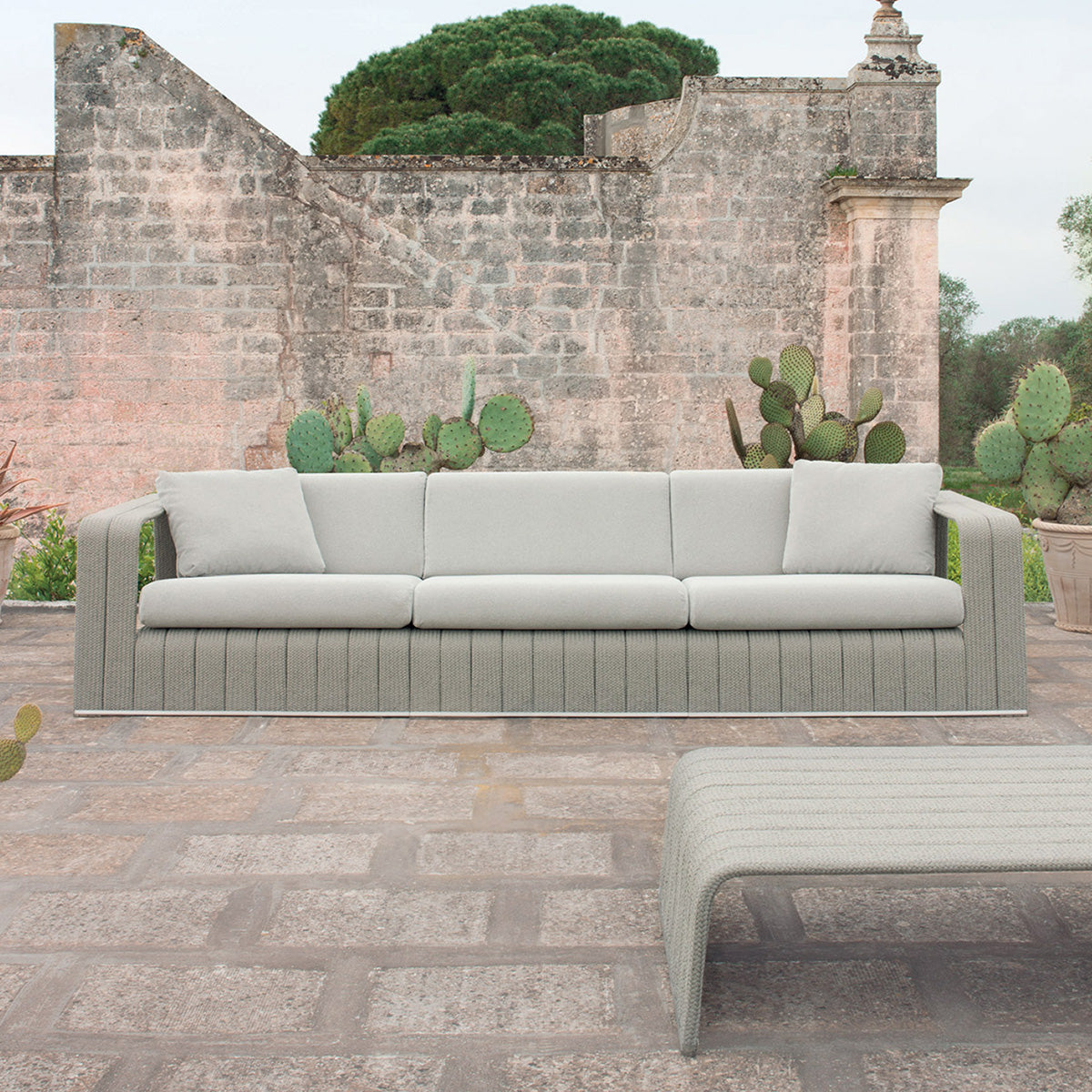 Mobile / Frame Outdoor Sofa, designed by Francesco Rota for Paola Lenti