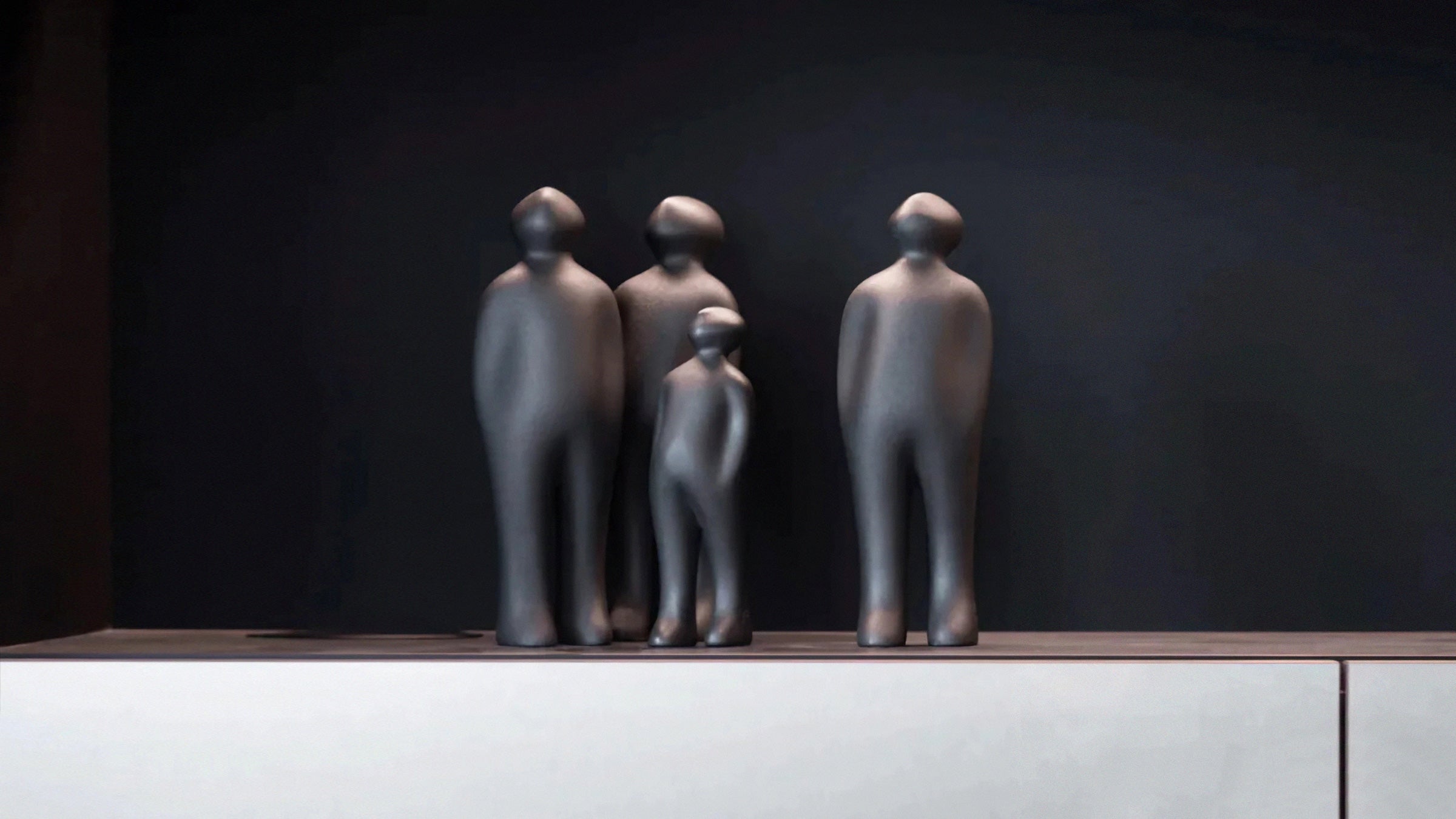 Desktop / WhiteMenu / The Visitor Sculpture (Mini), designed by Guido Deleu