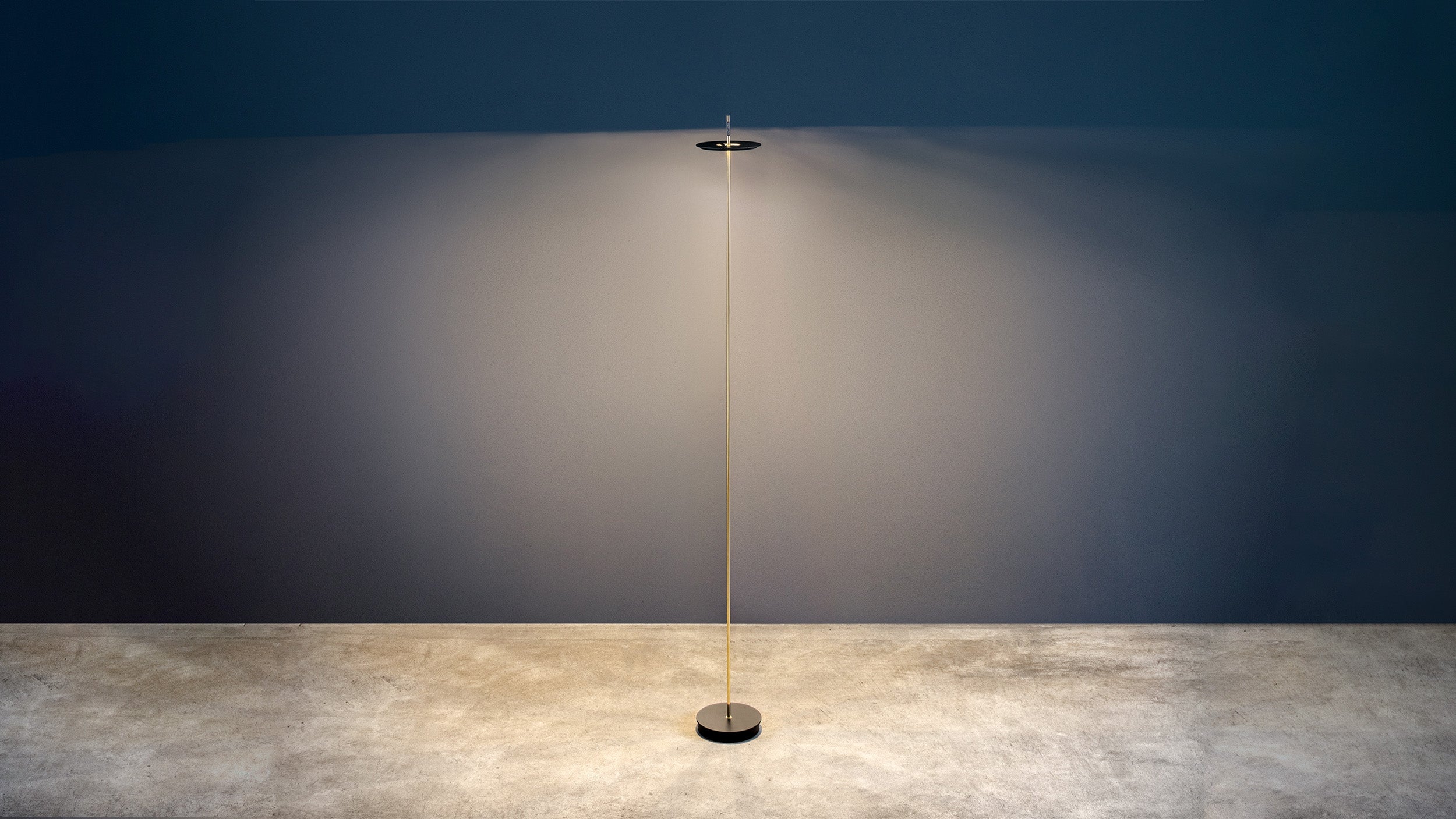 Desktop / Giulietta BE Floor Lamp, by Catellani & Smith