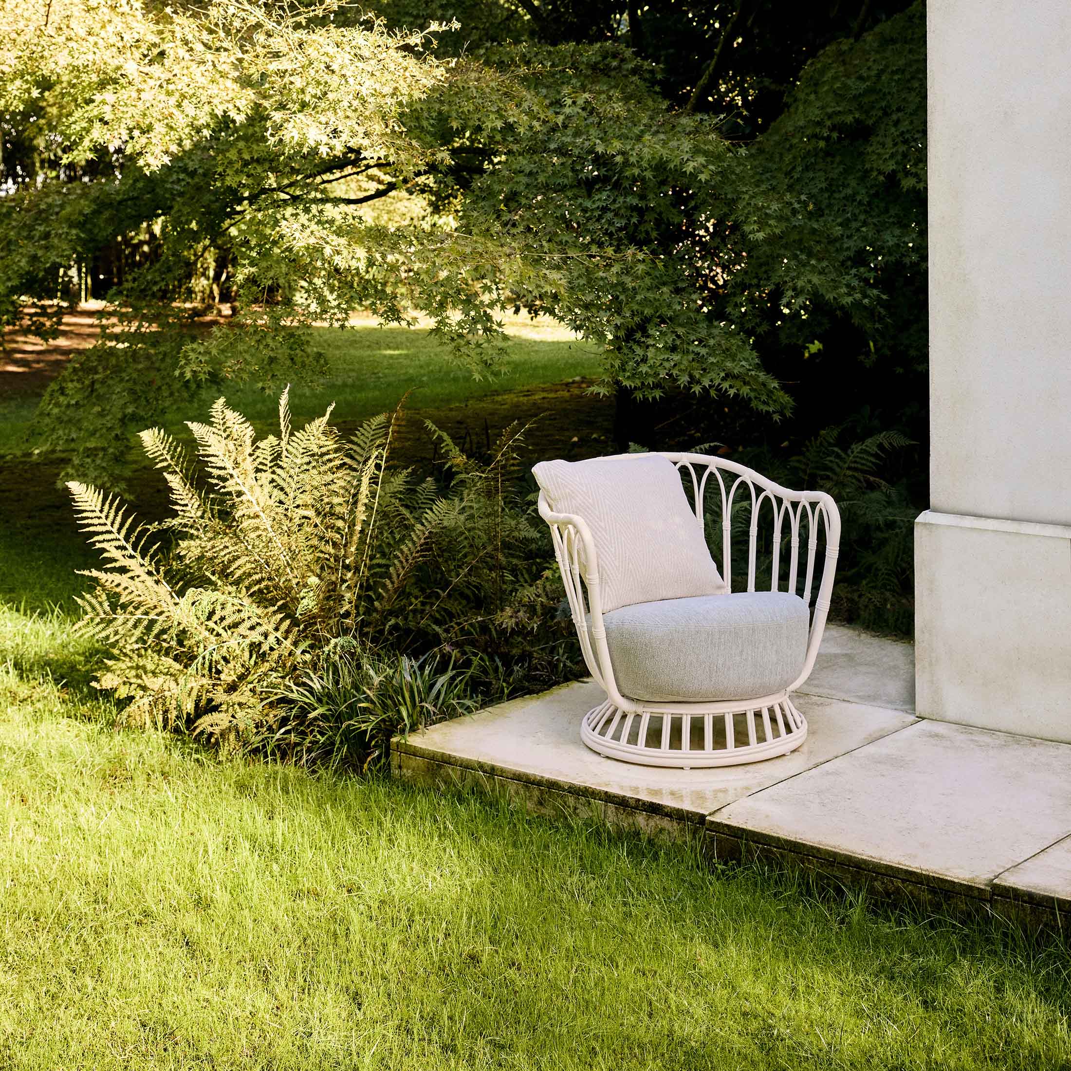 Mobile / Grace Outdoor Lounge Chair, designed by Tove Kindt-Larsen and made by Gubi
