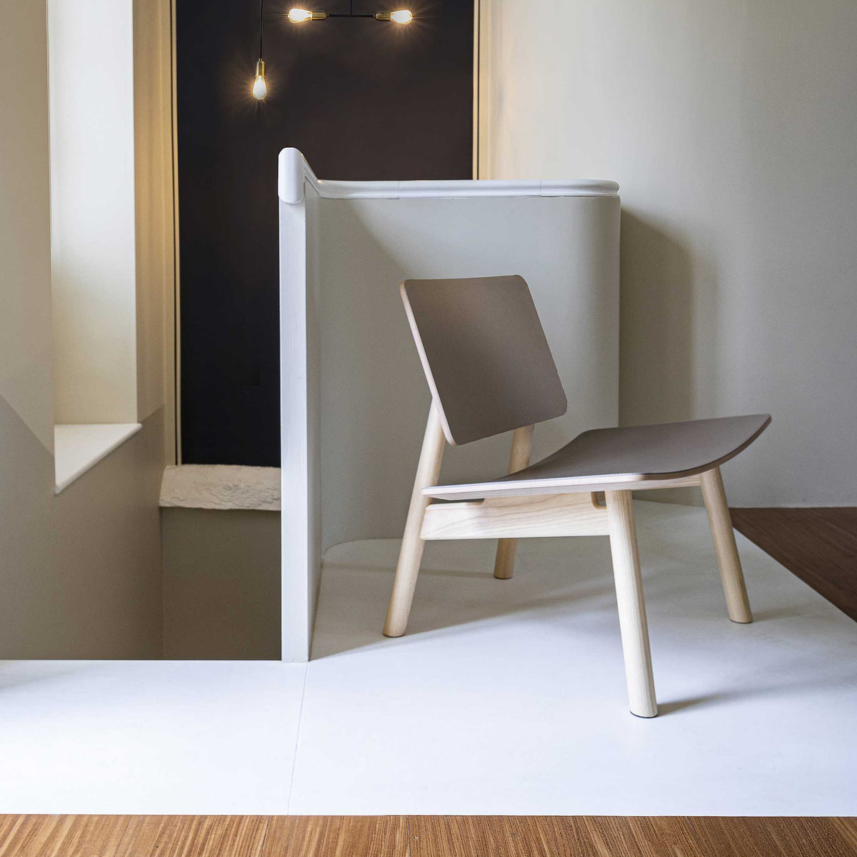 Cappellini Hiroi by Cyril Dunděra and Matěj Janský. A modern chair with light wood legs and a grey upholstered seat and back.