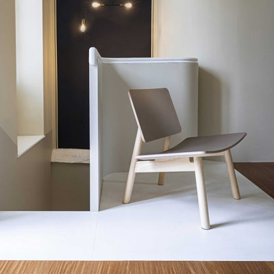 Cappellini Hiroi by Cyril Dunděra and Matěj Janský. A modern chair with light wood legs and a grey upholstered seat and back.