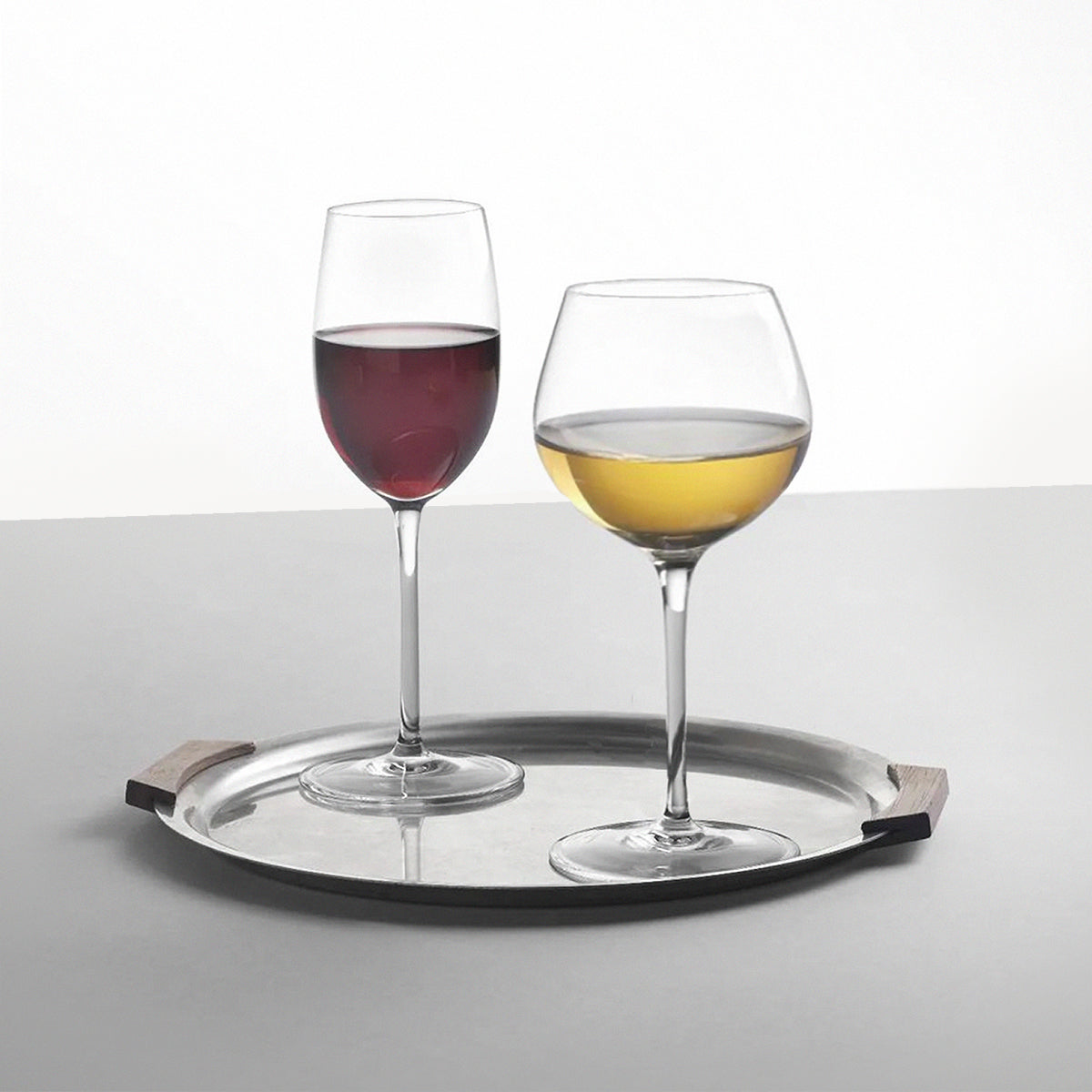 Riesling / Mobile / BlackMenu / Solisti Glass Smooth, designed by Mario Sironi