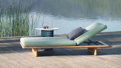 Desktop / BlackMenu / Mesh Deckchair, designed by Patricia Urquiola