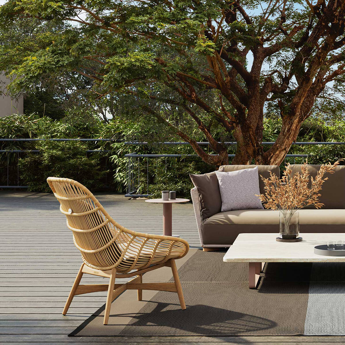 Mobile / WhiteMenu / Tou Club Armchair, desigend by Naoto Fukasawa