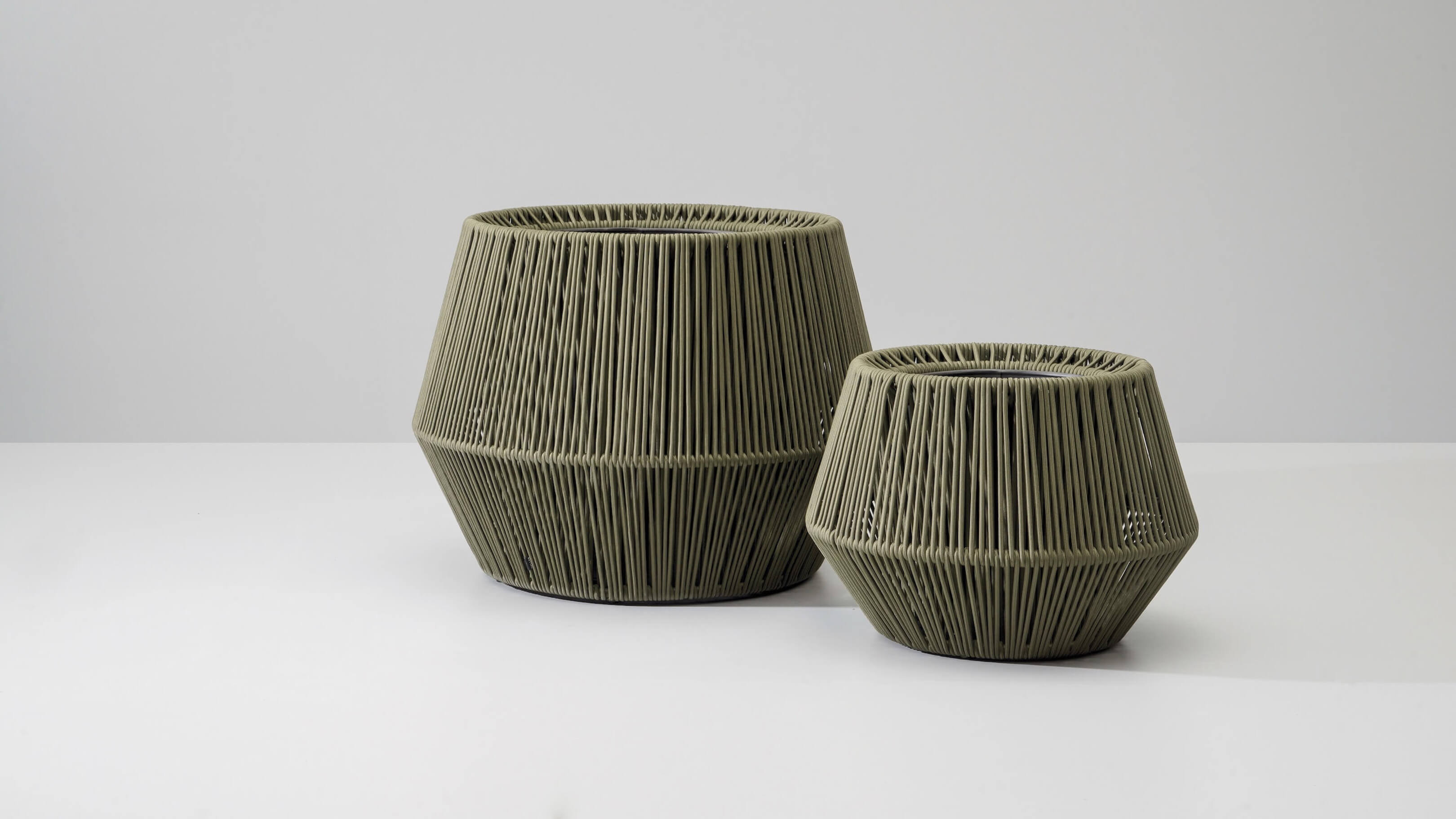 Desktop / BlackMenu / ZigZag Planters, designed by Emiliana Design Studio
