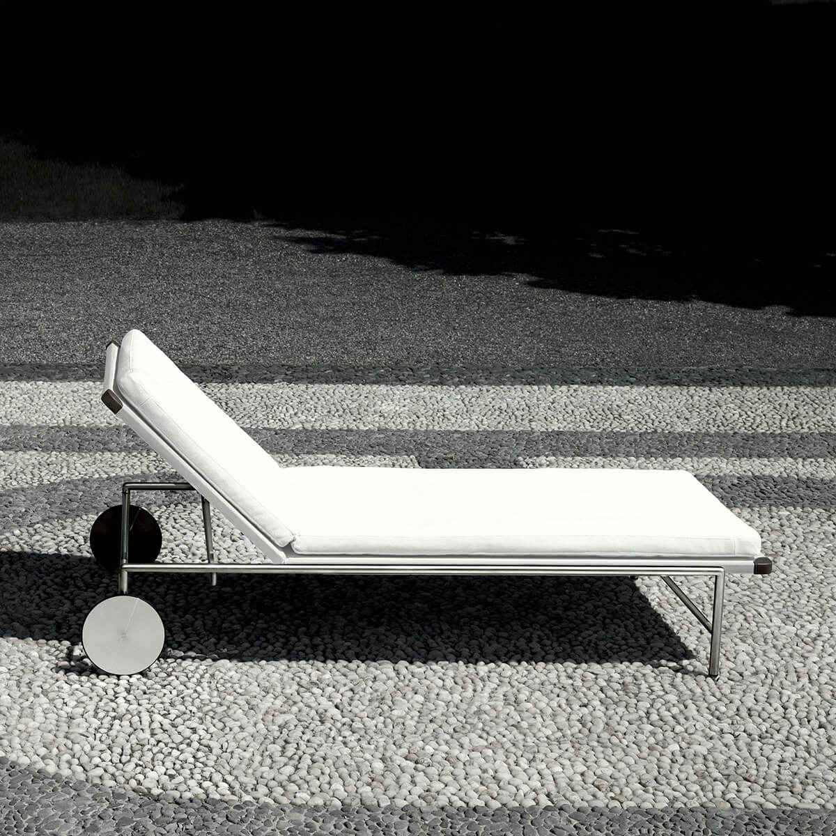 Mobile / WhiteMenu / Sale Daybed, designed by David Lopez Quincoces made by Living Divani