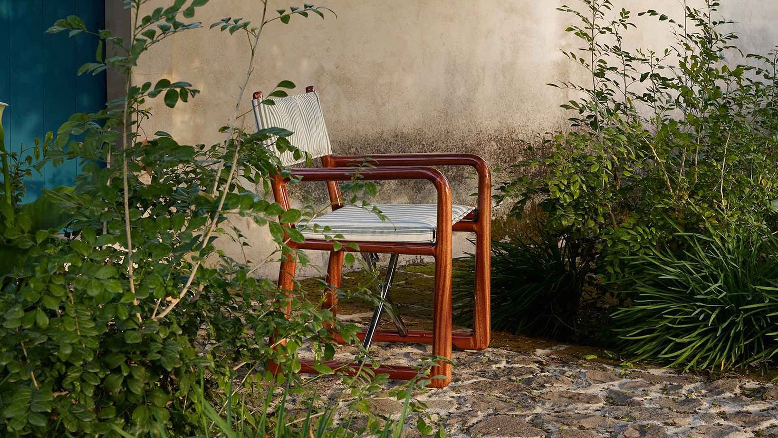 Desktop / LPIDC01 Folding Director's Chair, designed by Paola Navone for Exteta