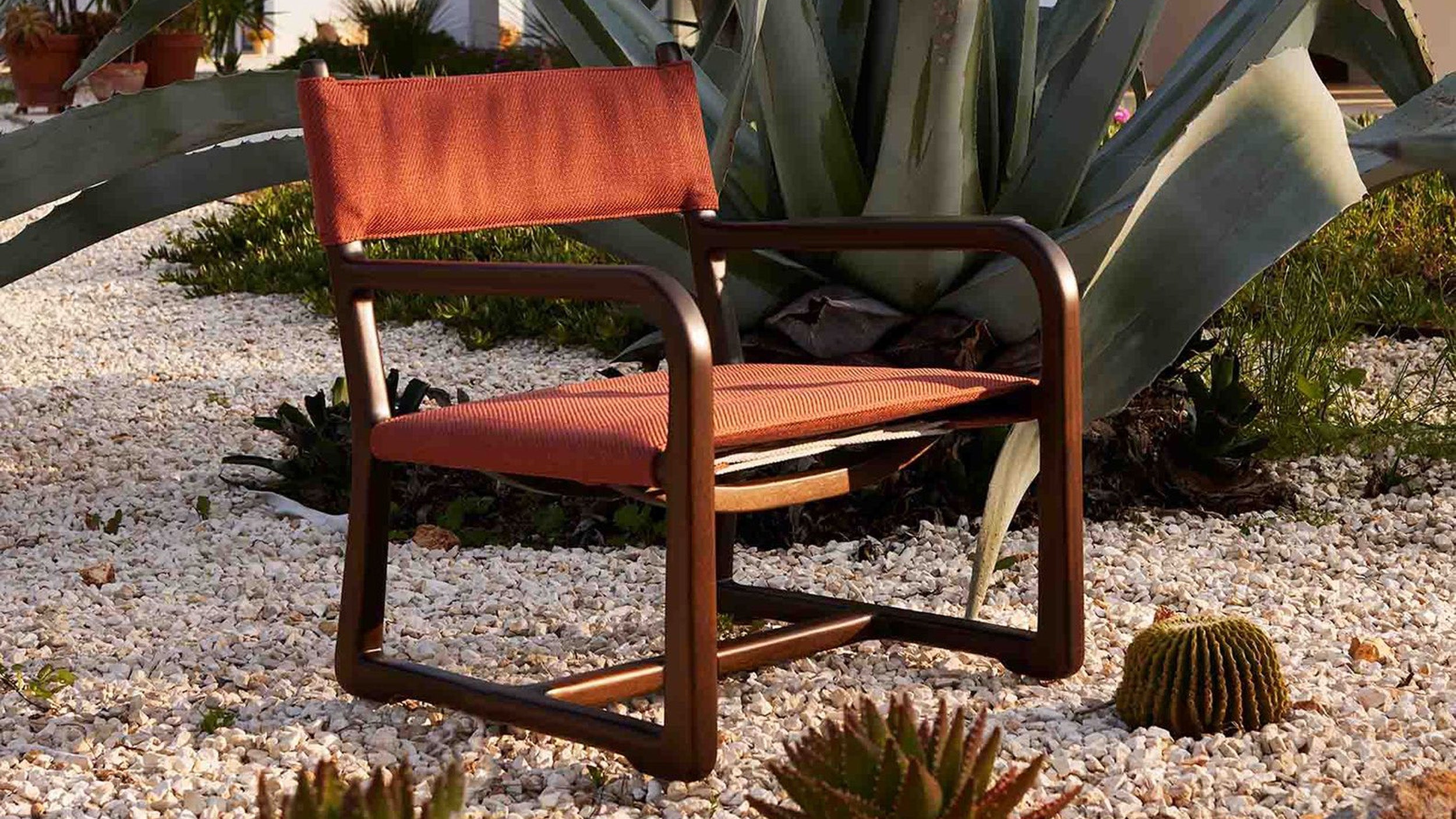 Desktop / LPIDC02 Armchair, designed by Paola Navone for Exteta