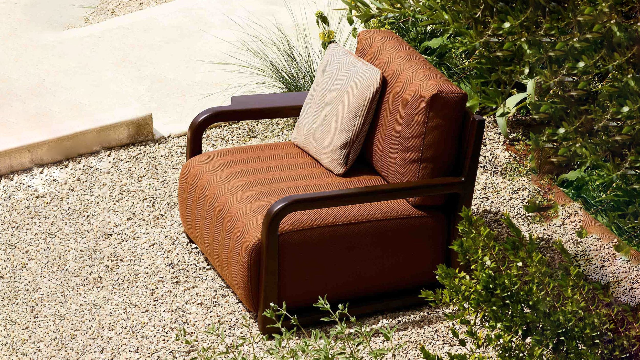 Desktop / LPIDC08 Lounge Chair, designed by Paola Navone for Exteta