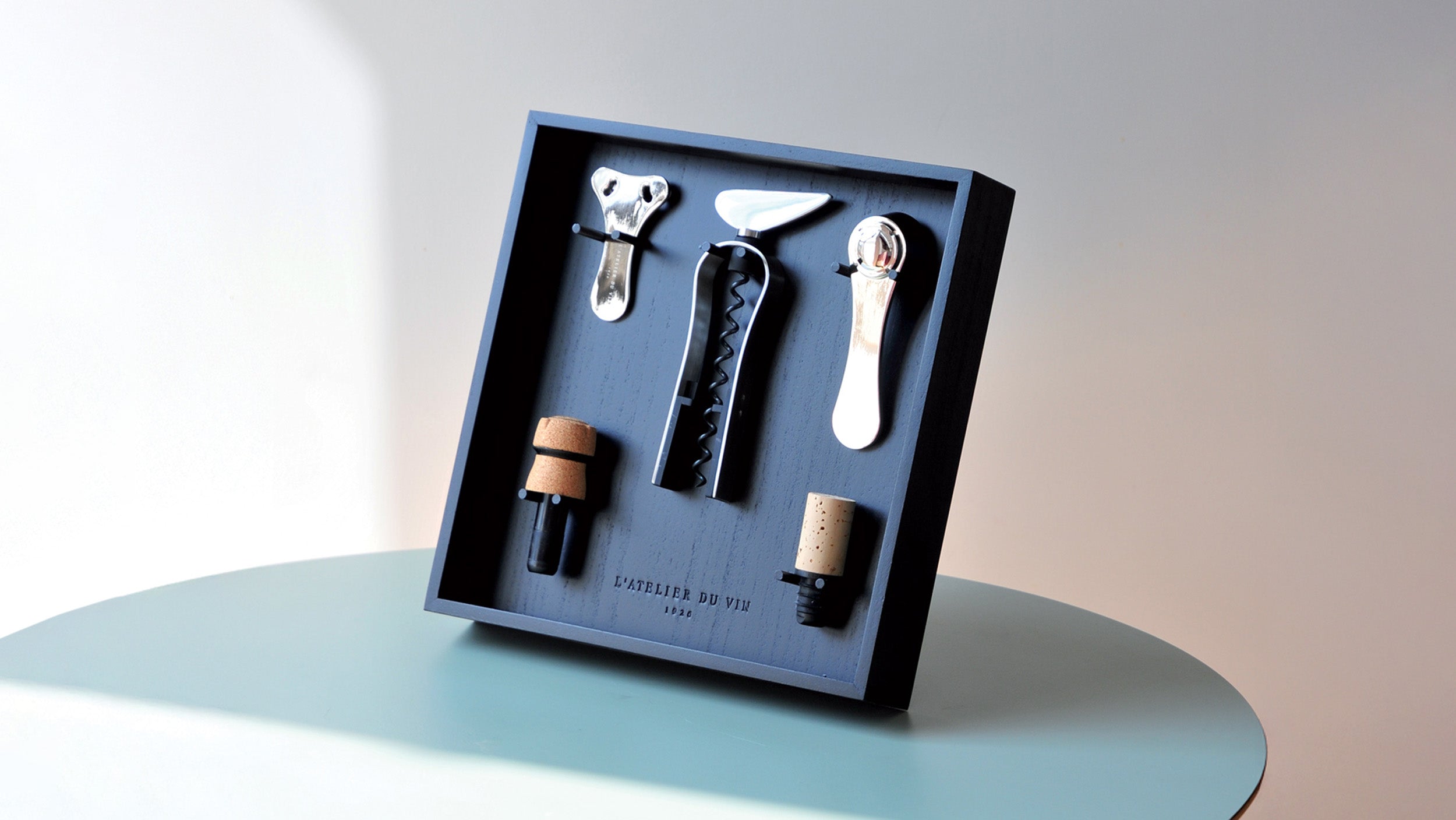 Desktop / Le Ratelier a Outils du Vin designed by L’Atelier du Vin