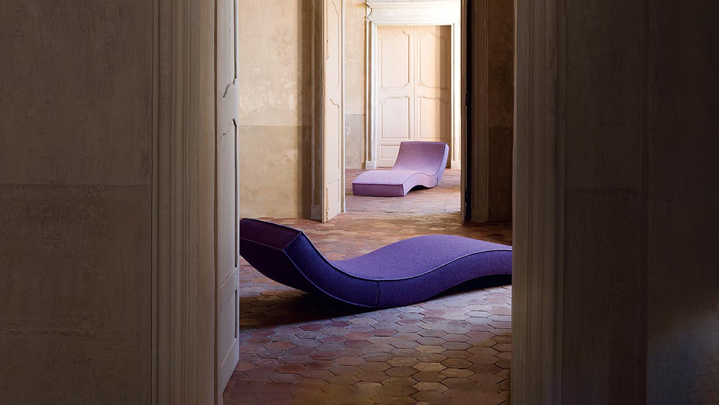 Desktop / Linea Chaise Longue, designed by Francesco Rota for Paola Lenti