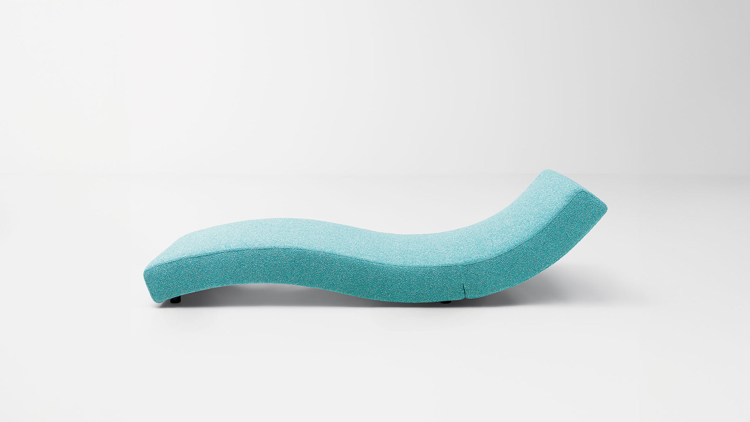 Desktop / Linea Chaise Longue, designed by Francesco Rota for Paola Lenti