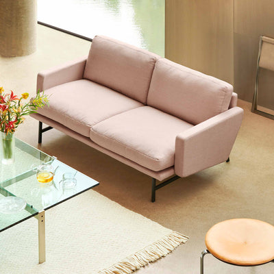 Fritz Hansen Lissoni™ Sofa - PL112, 2-seater by Piero Lissoni. A dusty pink upholstered sofa sits in a modern living room.