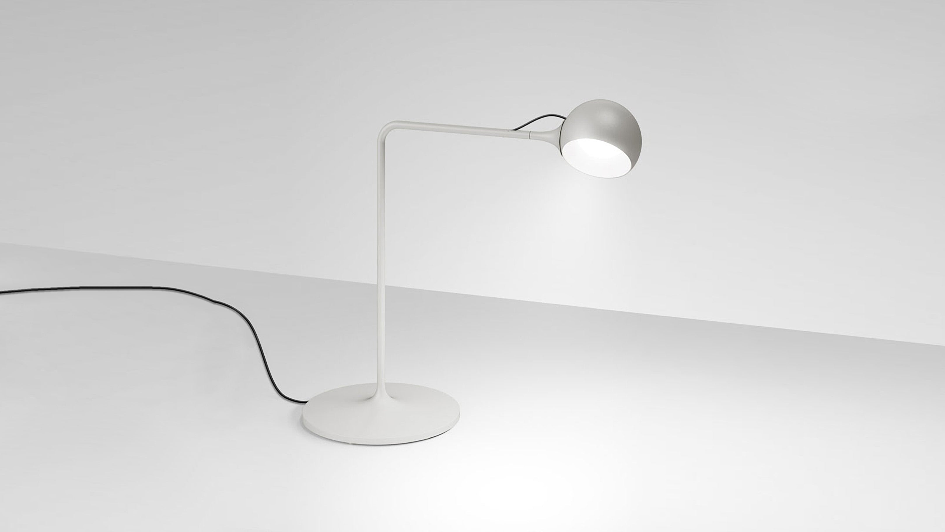 Desktop / Ixa Lamp, designed by Foster + Partners